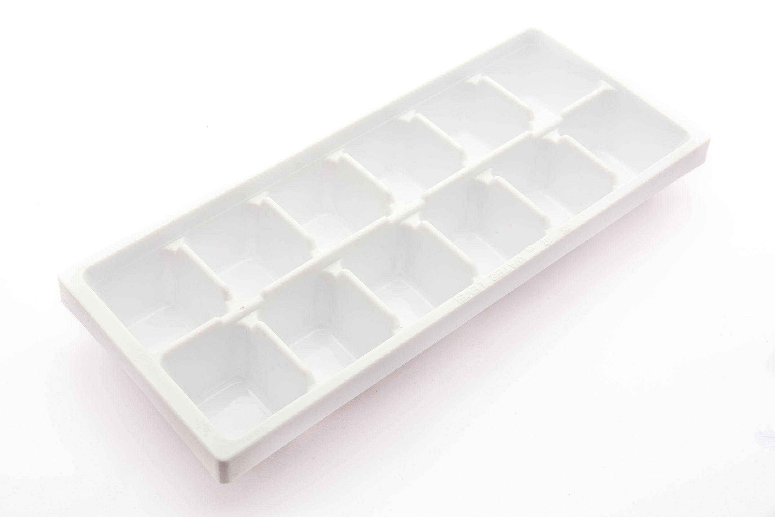 ORGANIZE YOUR JEWELRY WITH ICE CUBE TRAYS