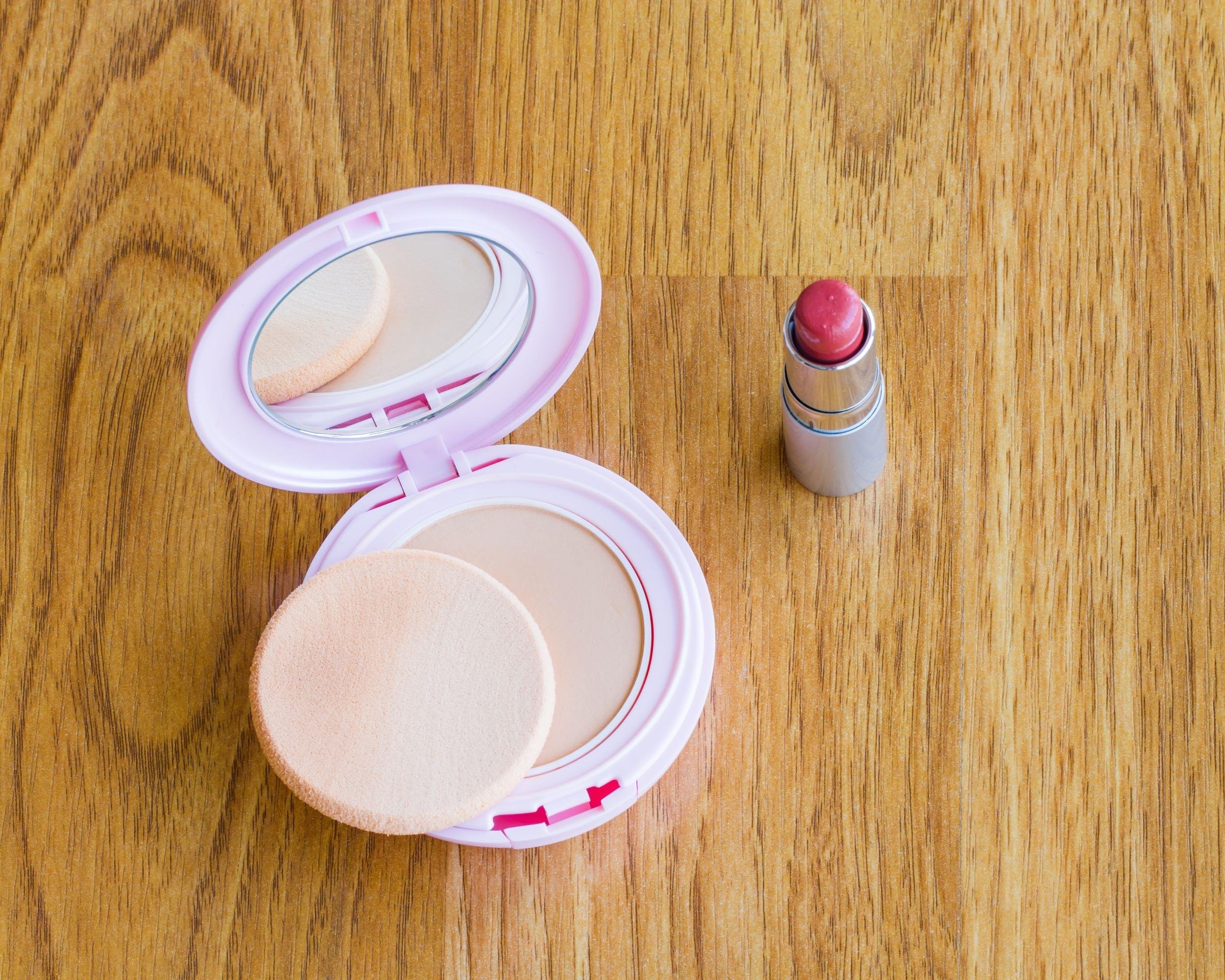POWDER: LIPSTICK SETTER