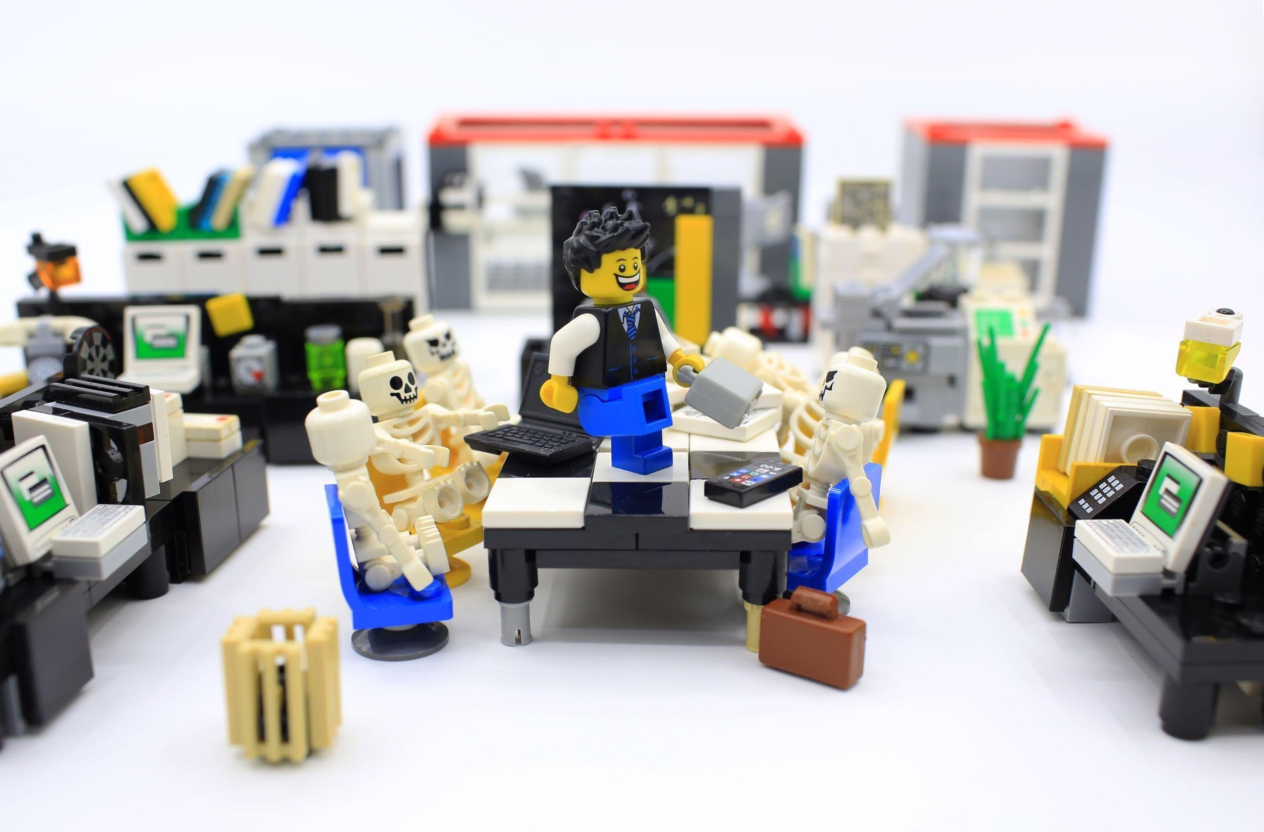 CHILDREN'S TOYS AND LEGO SETS