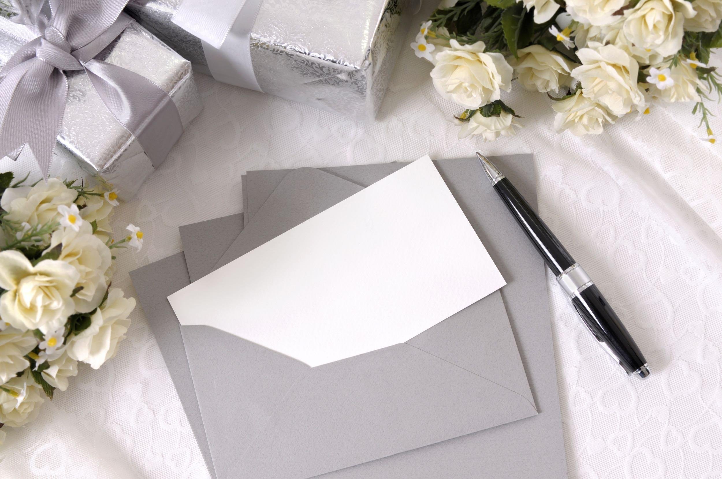 USE DIY INVITATIONS