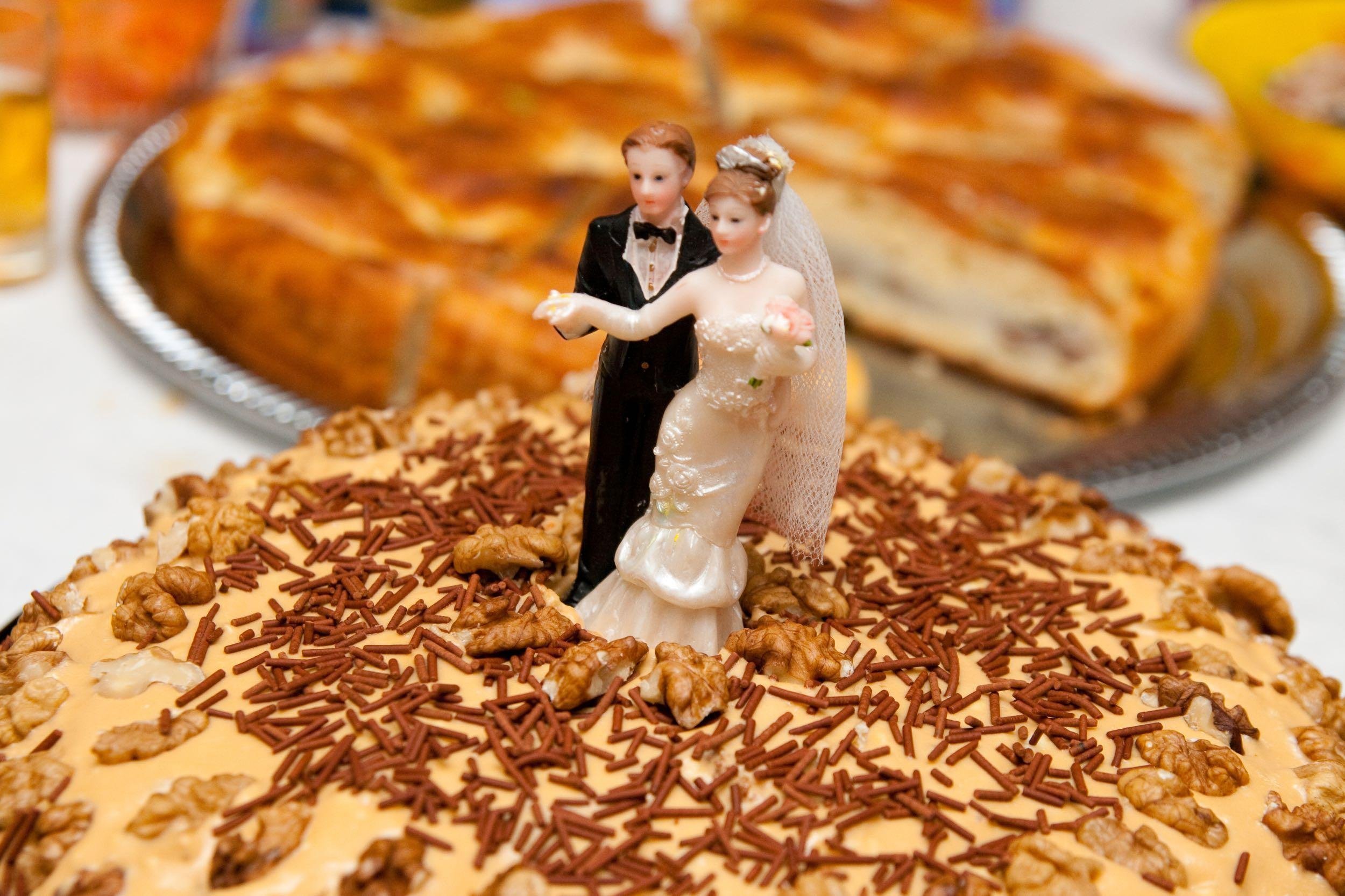 CUT THE WEDDING CAKE