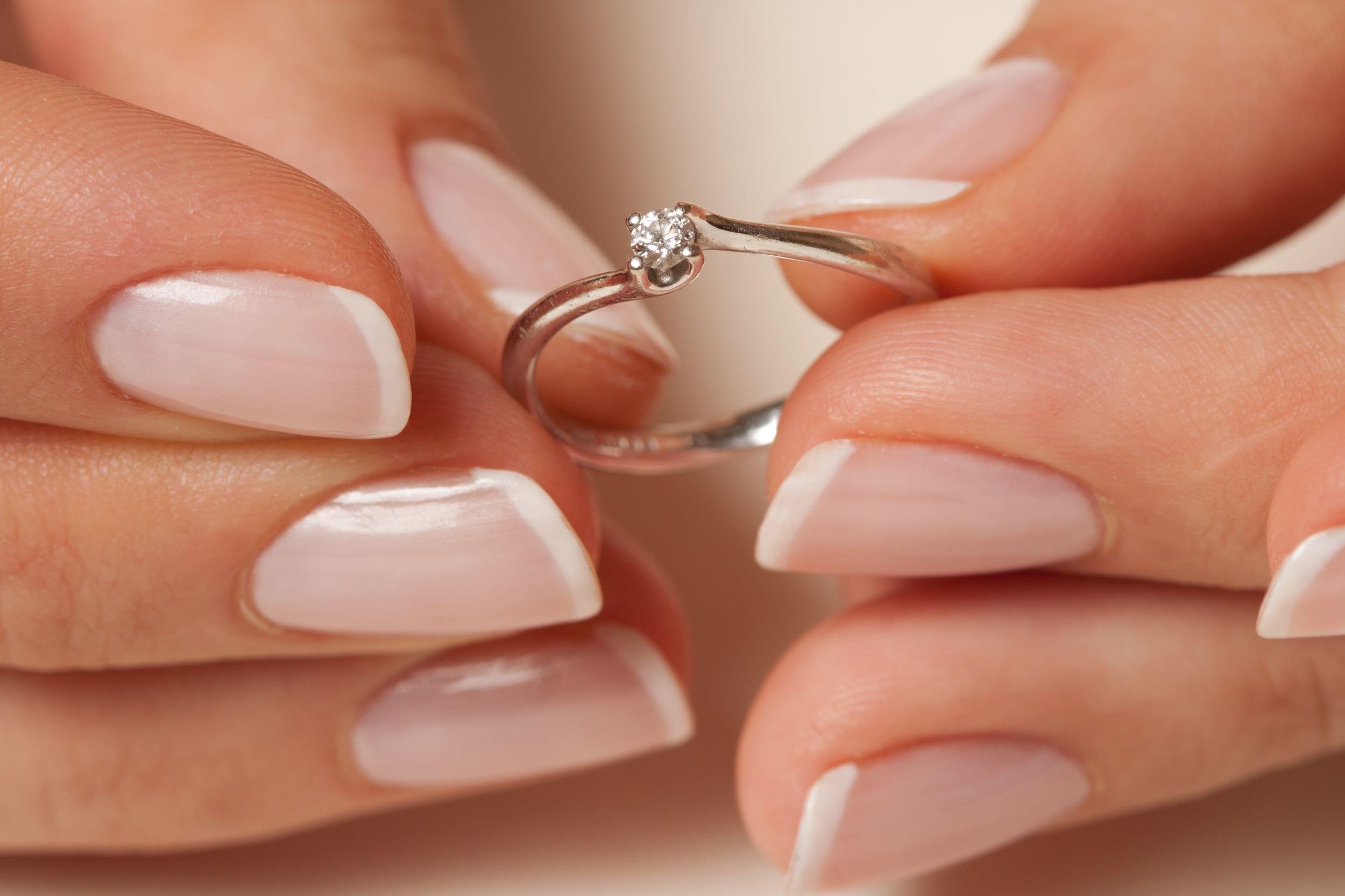 SELECT AN ENGAGEMENT RING