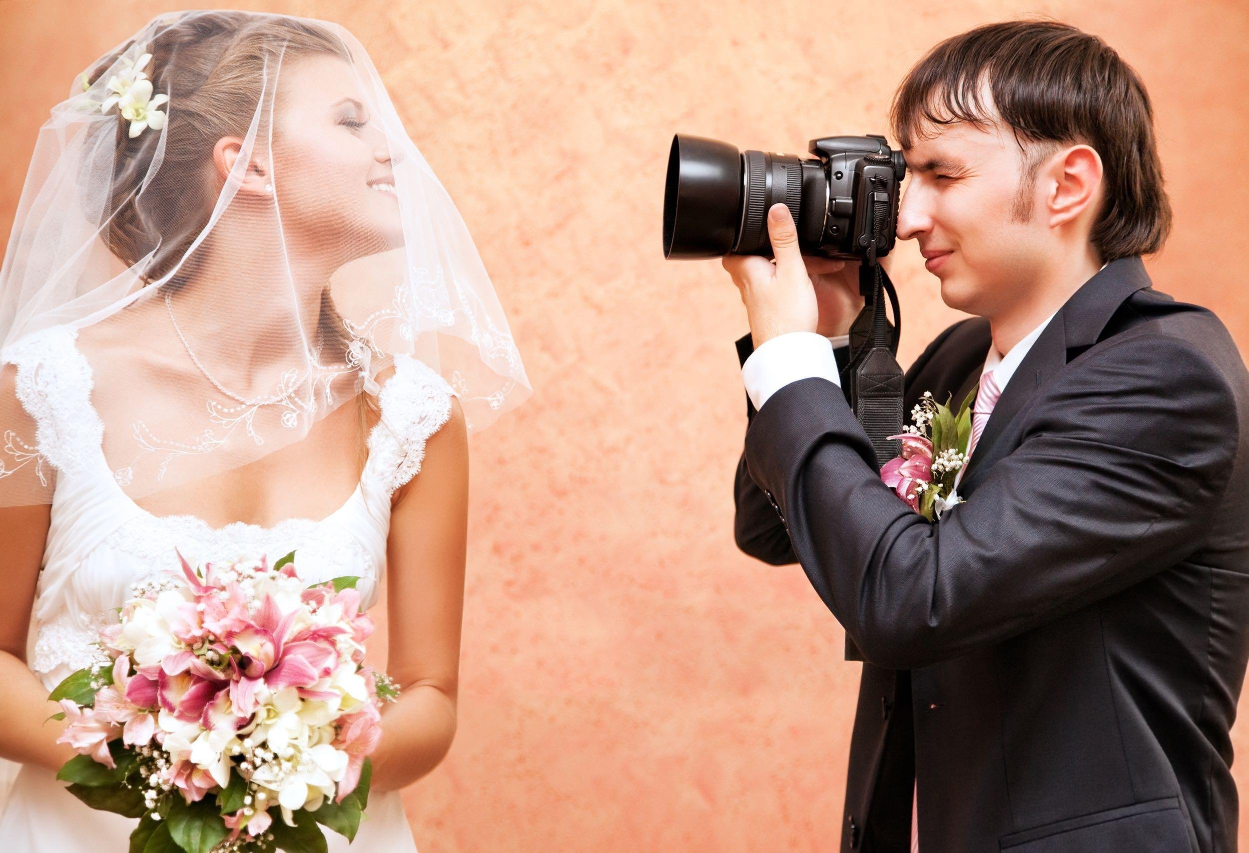 TAKE THE WEDDING PHOTOS
