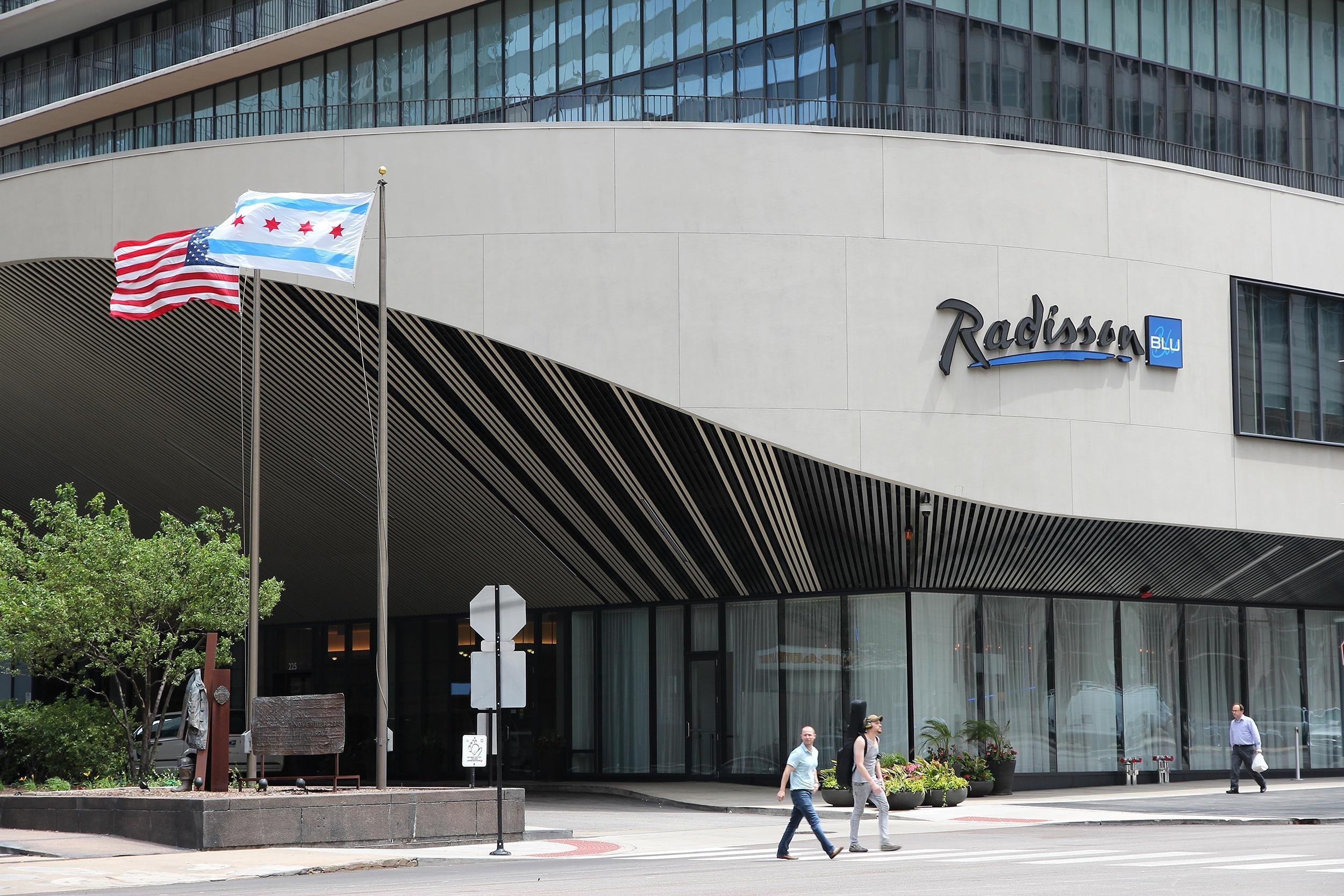 2. CLUB CARLSON