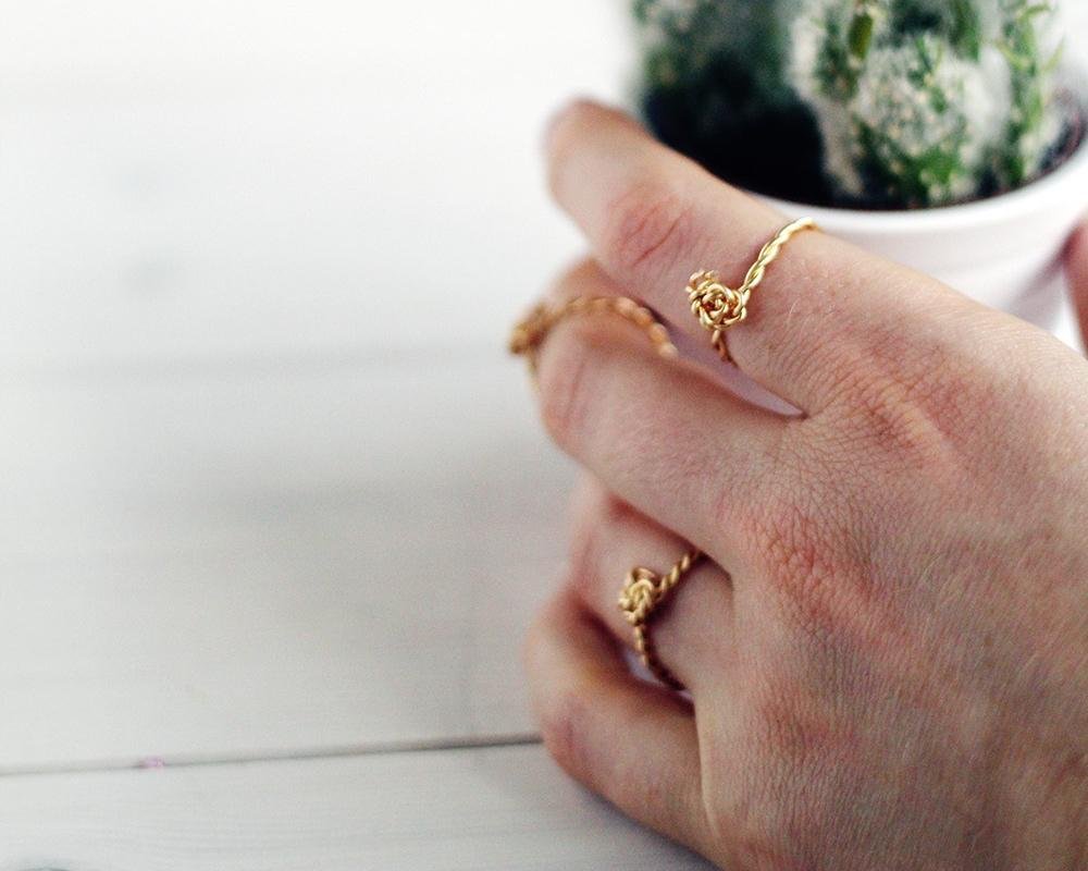 WIRE RINGS