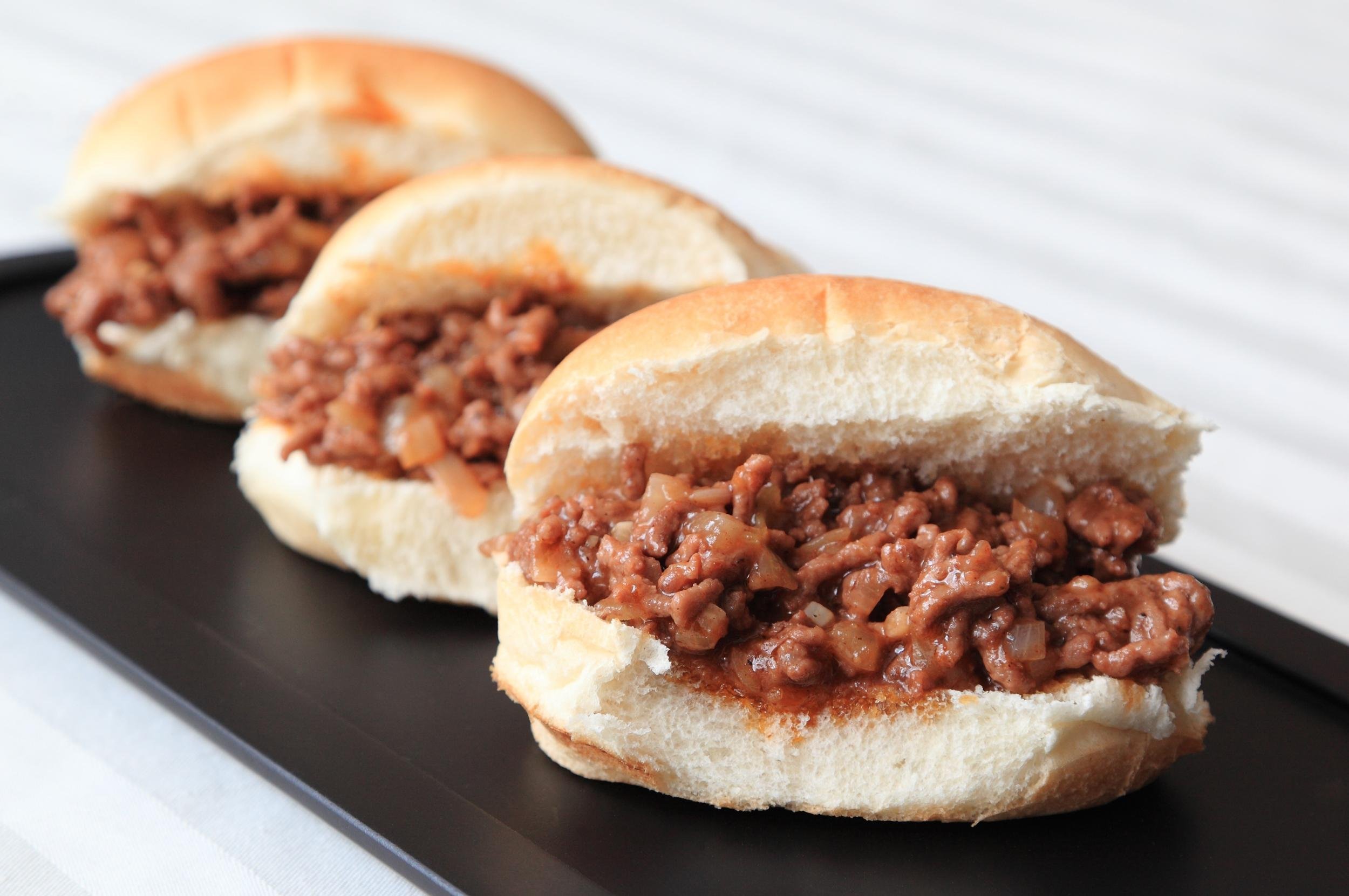 SLOPPY JOES WITH COLE SLAW