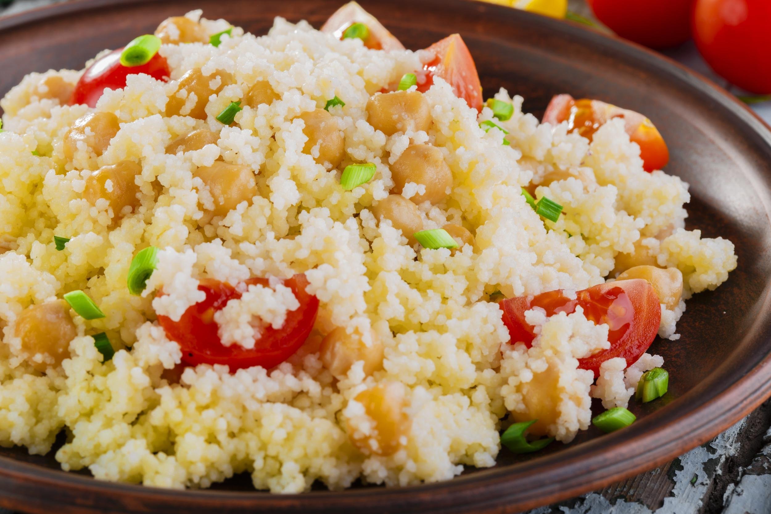 COUSCOUS WITH TOMATOES AND CHICKPEAS