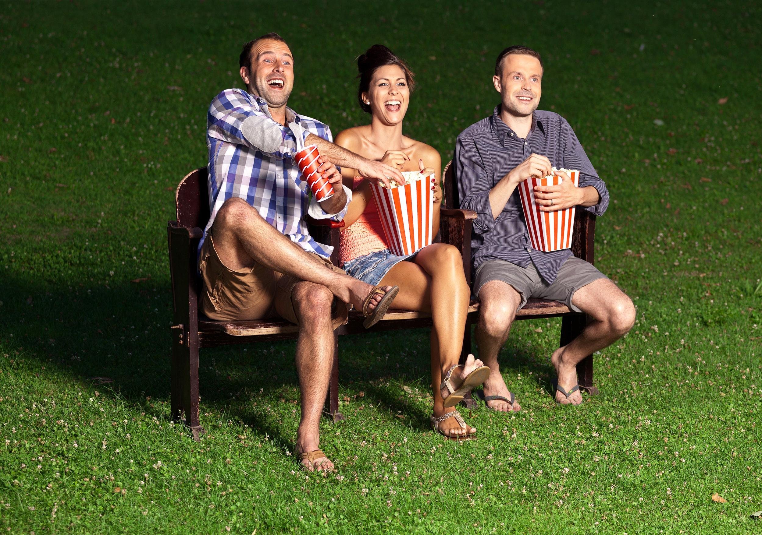 CATCH AN OUTDOOR MOVIE