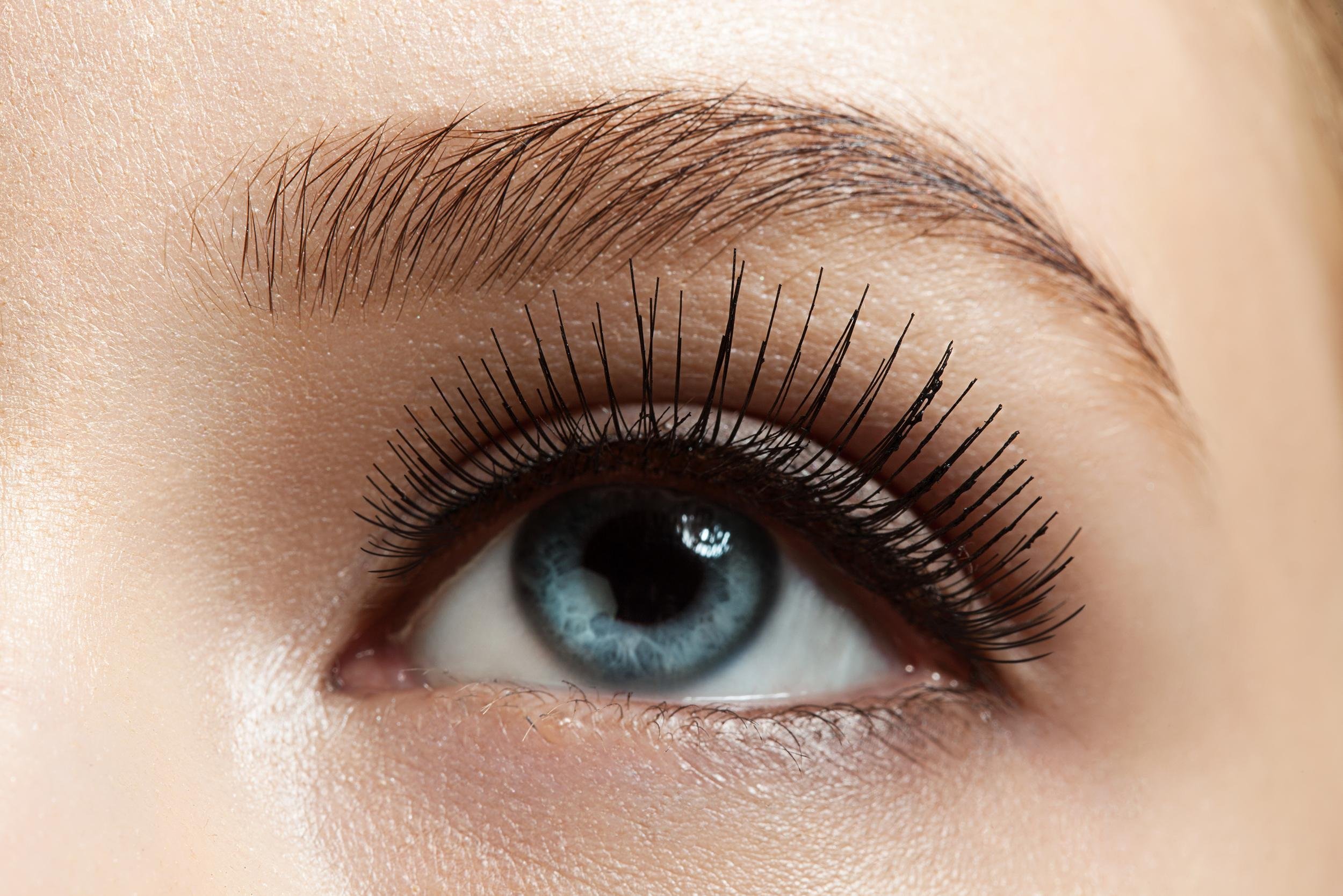 TAME UNRULY EYEBROWS