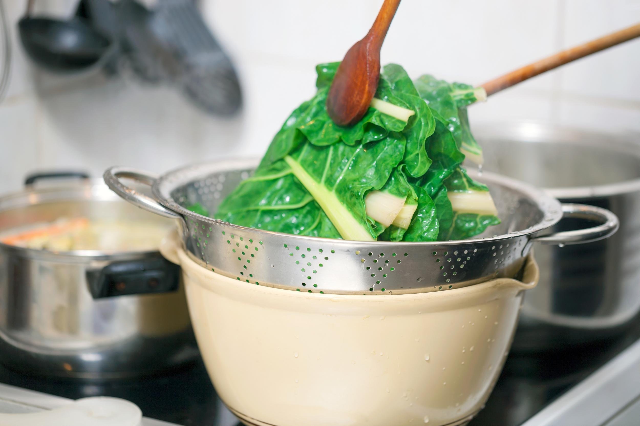 BLANCHING AND FREEZING VEGETABLES
