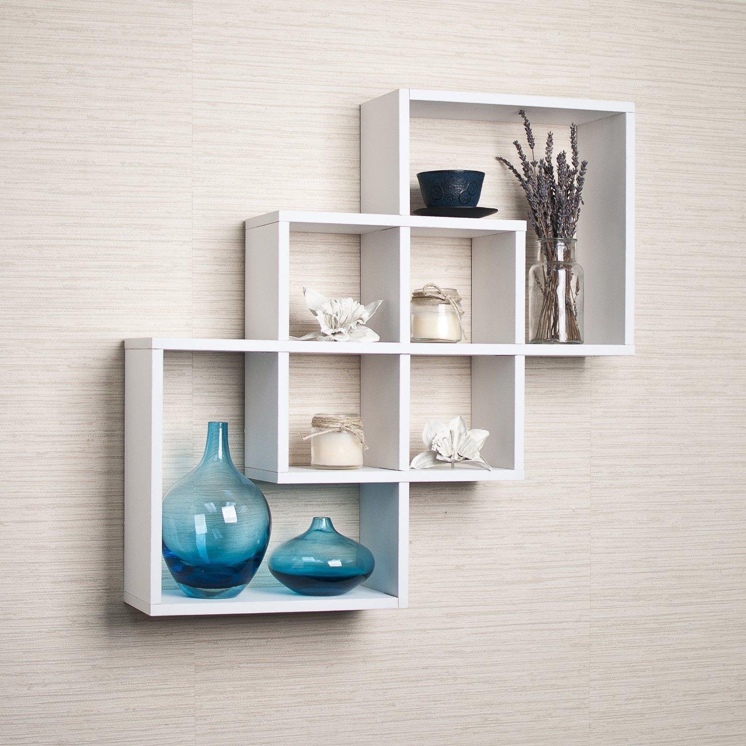 WORK WITH THE ROOM'S ARCHITECTURE
