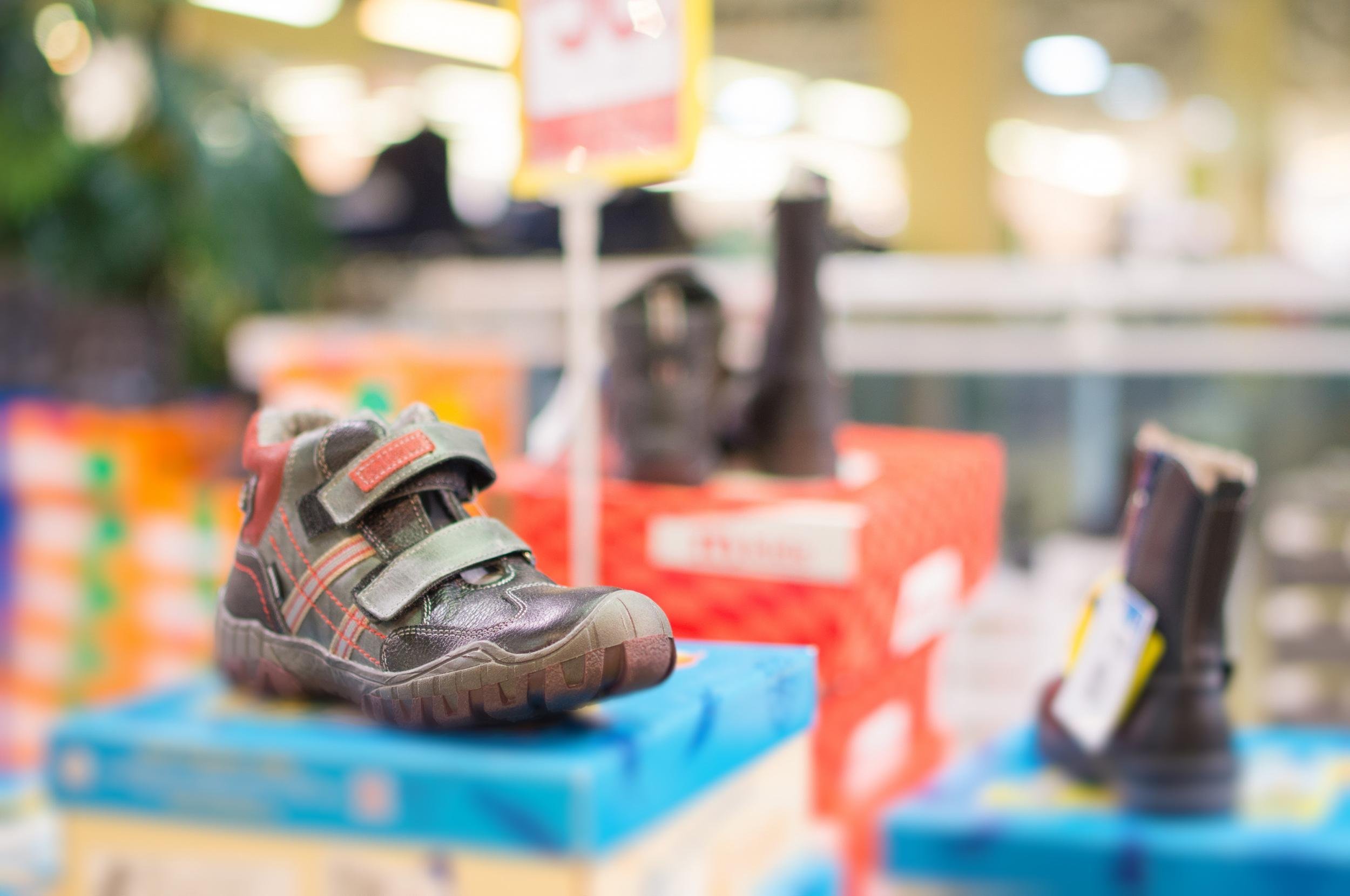DO CHOOSE FLEXIBLE SOLES -- BUT NOT TOO FLEXIBLE