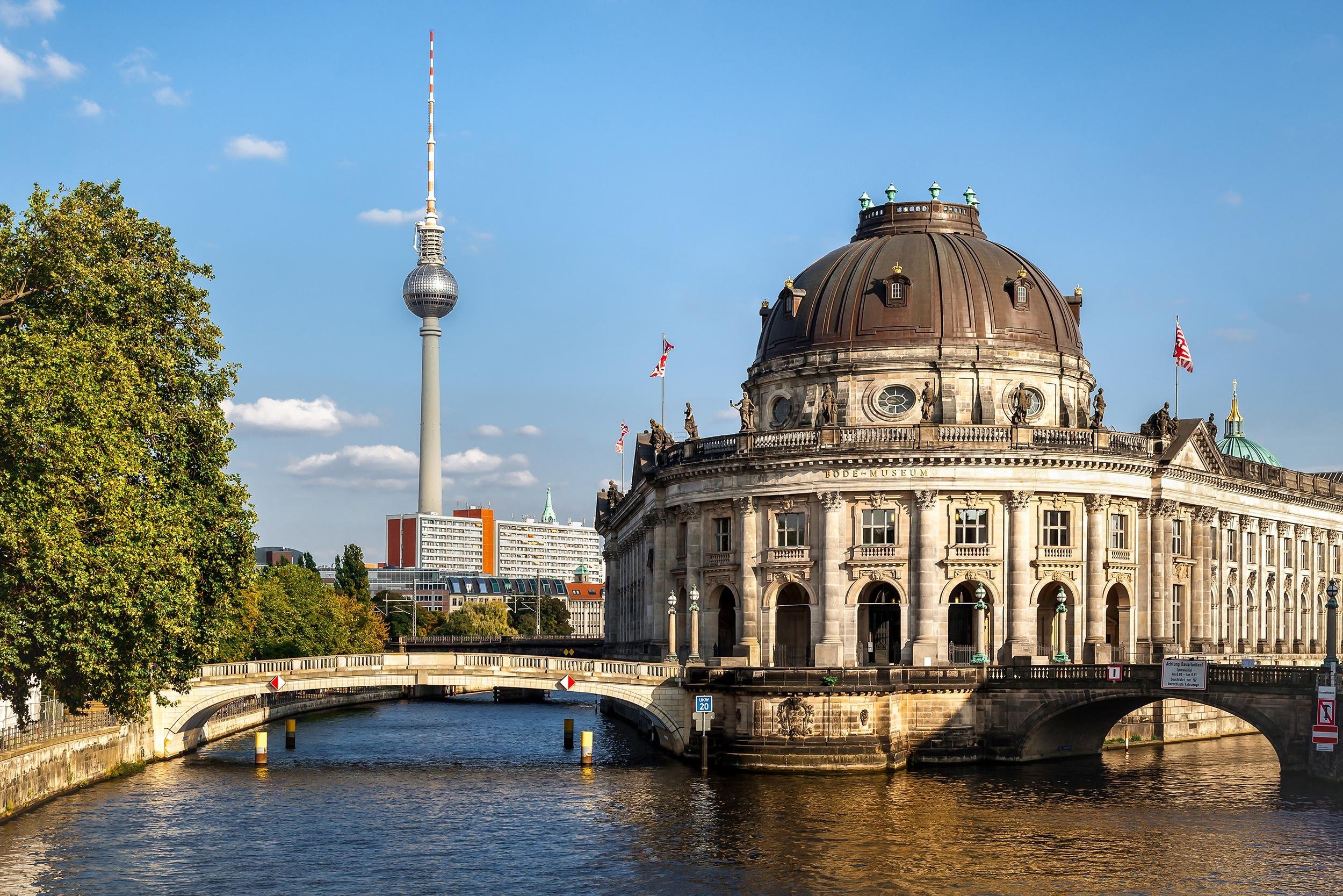 MOSEY AROUND MUSEUM ISLAND