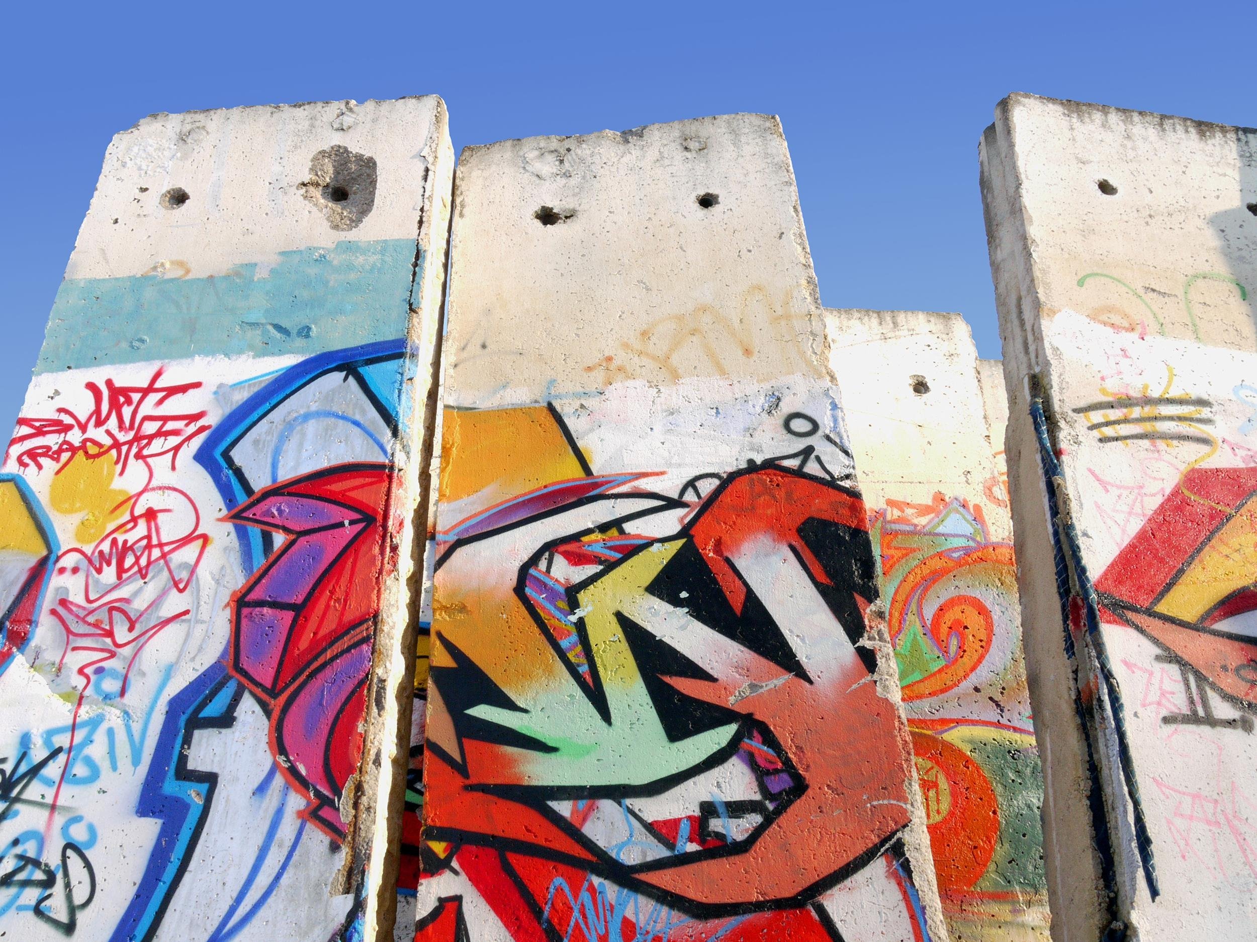 FIND FRAGMENTS OF THE BERLIN WALL