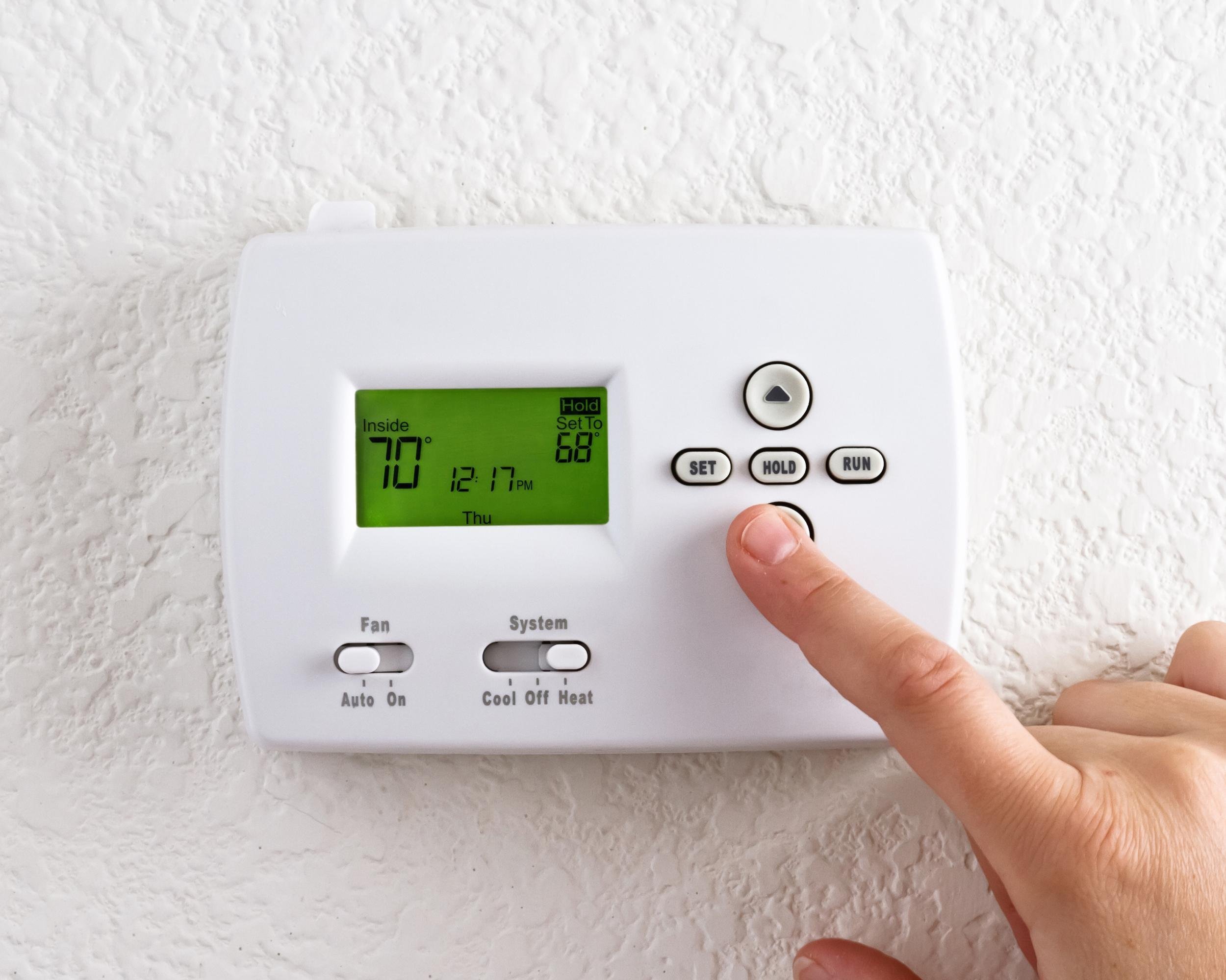 PROGRAMMABLE THERMOSTAT