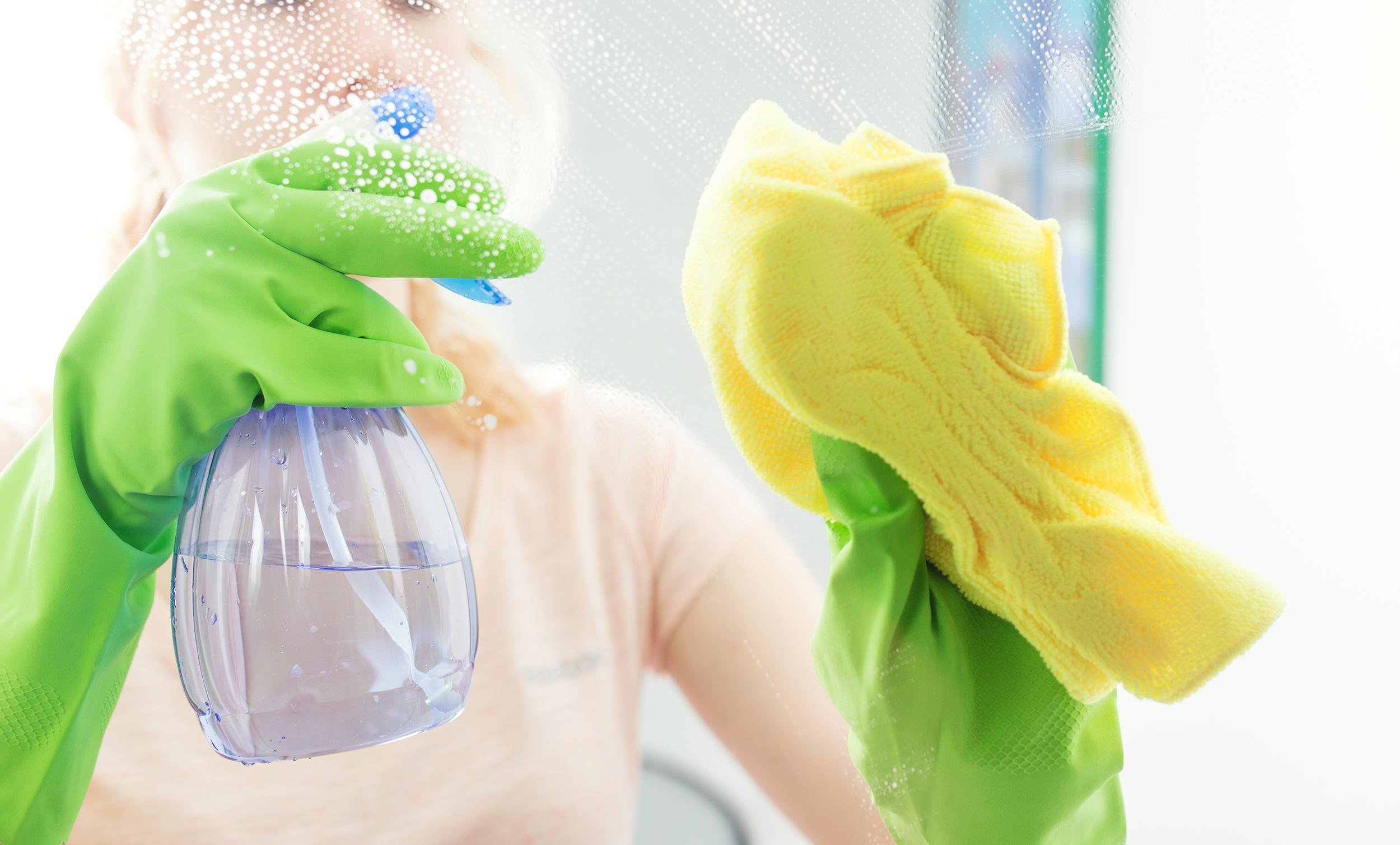 STREAK-FREE GLASS CLEANER