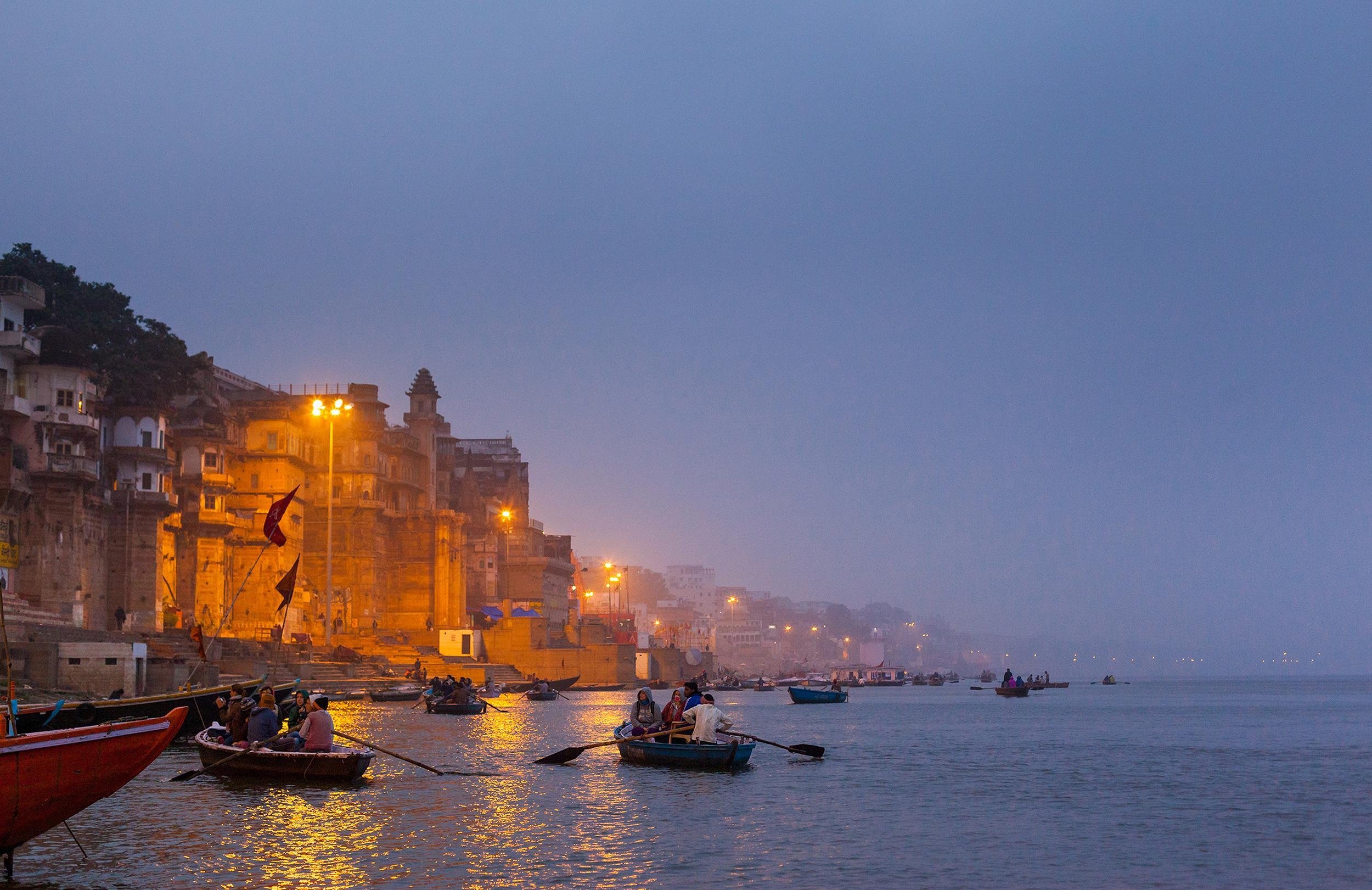 ROW THE RIVER GANGES AT DAWN