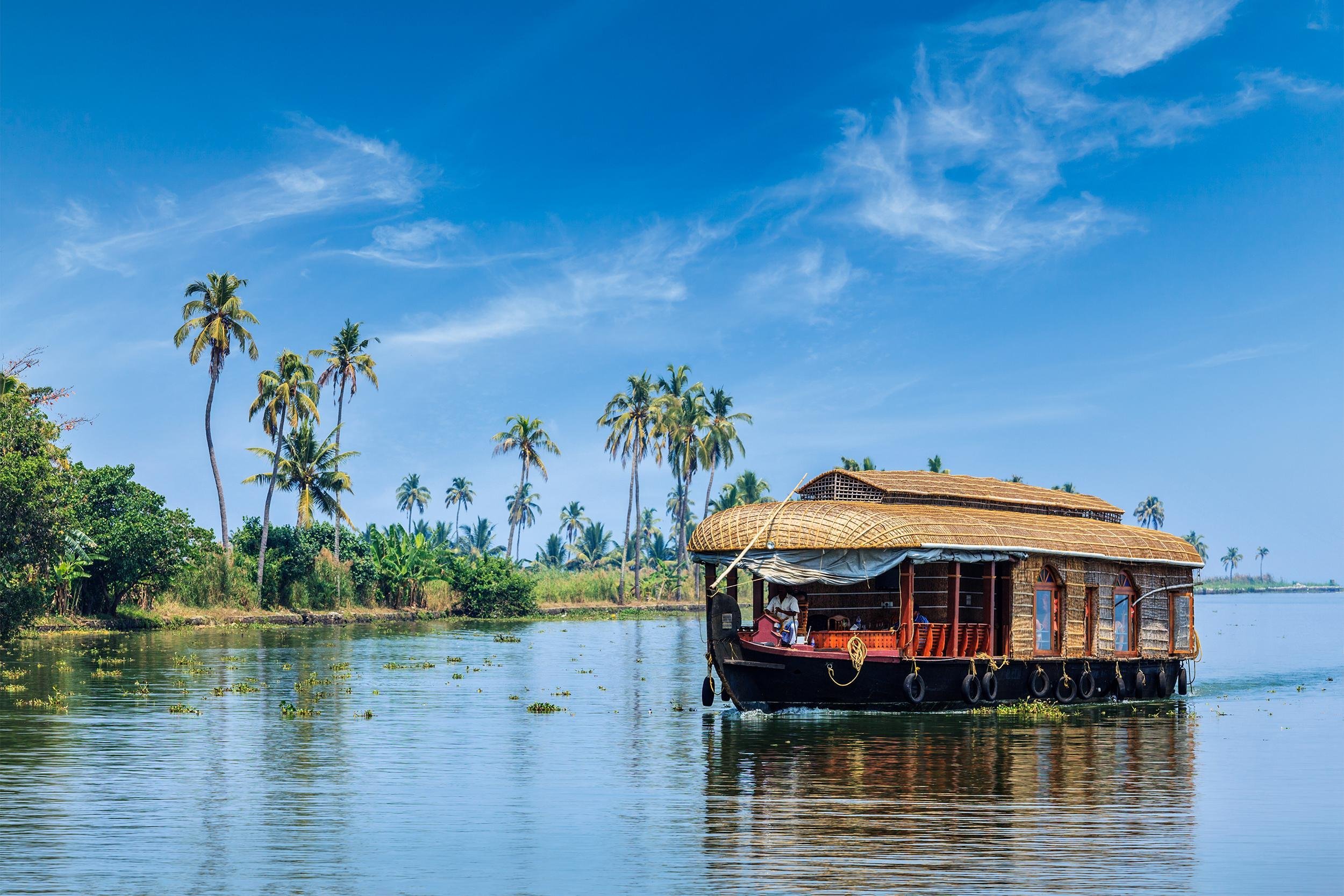 CRUISE THE KERALA BACKWATERS