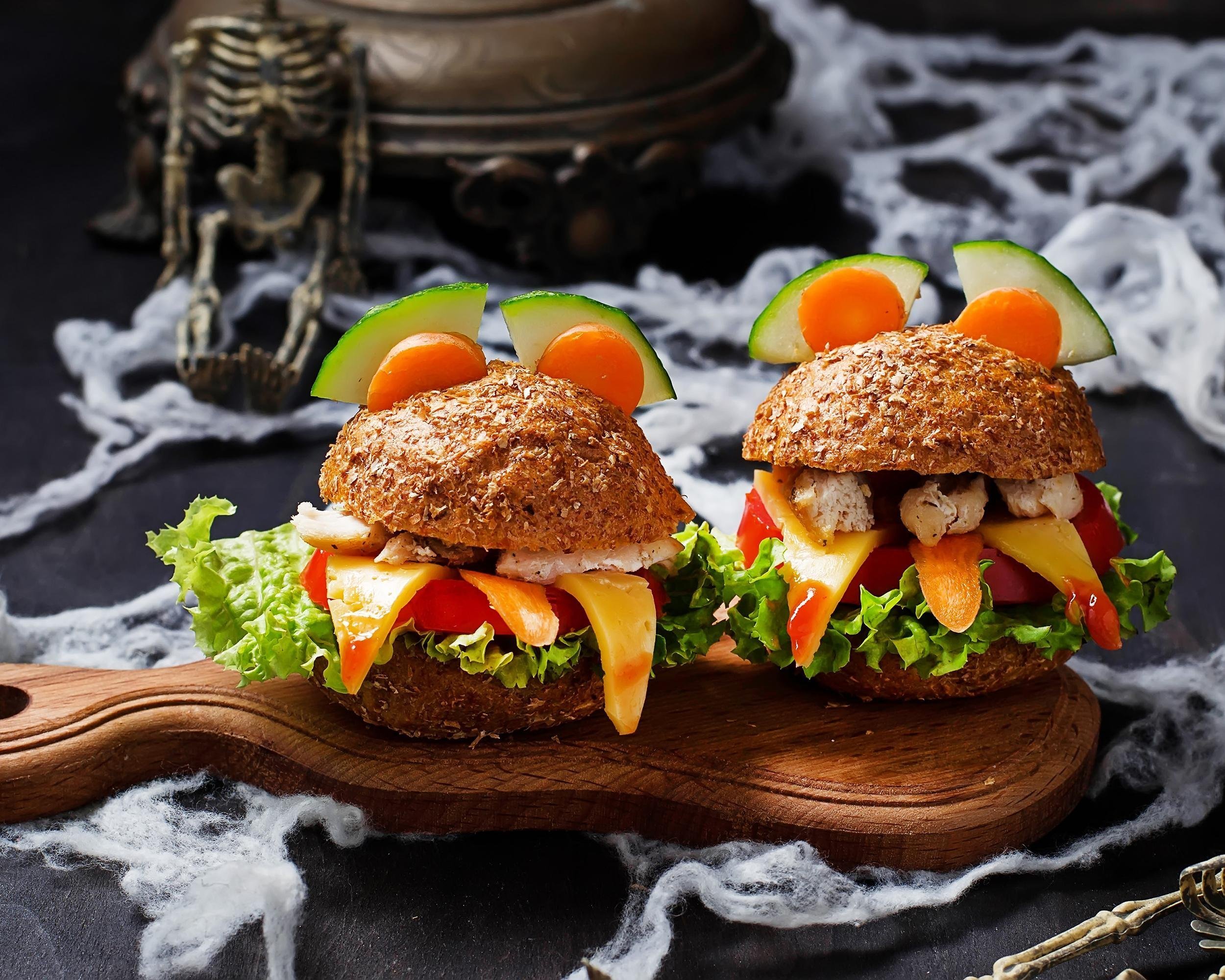 JACK-O'-LANTERN CHEESEBURGERS