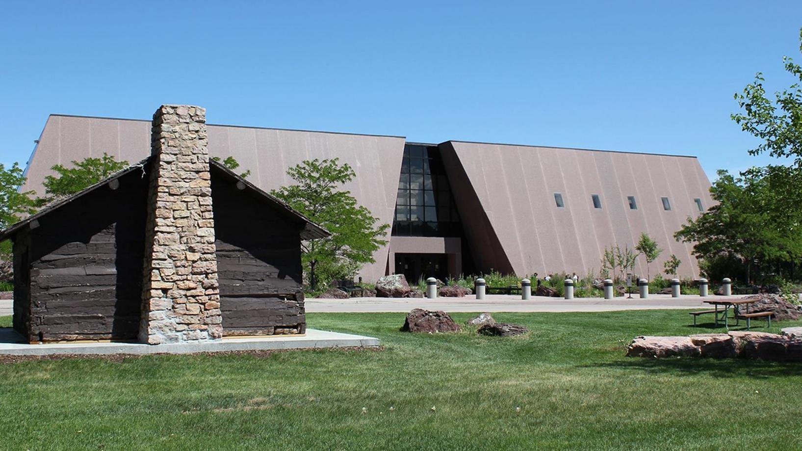 SOUTH DAKOTA: THE JOURNEY MUSEUM