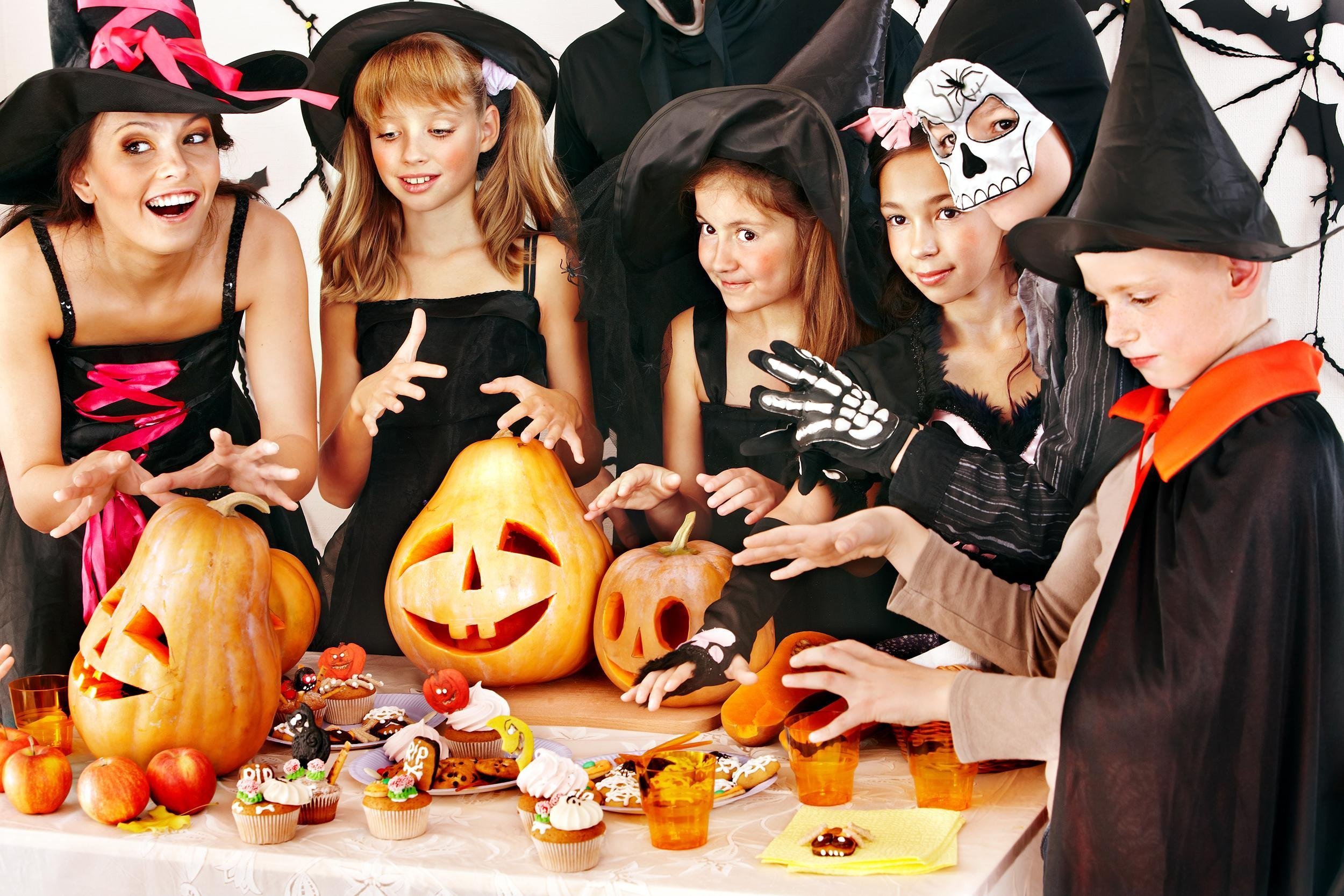 COSTUME PARTY