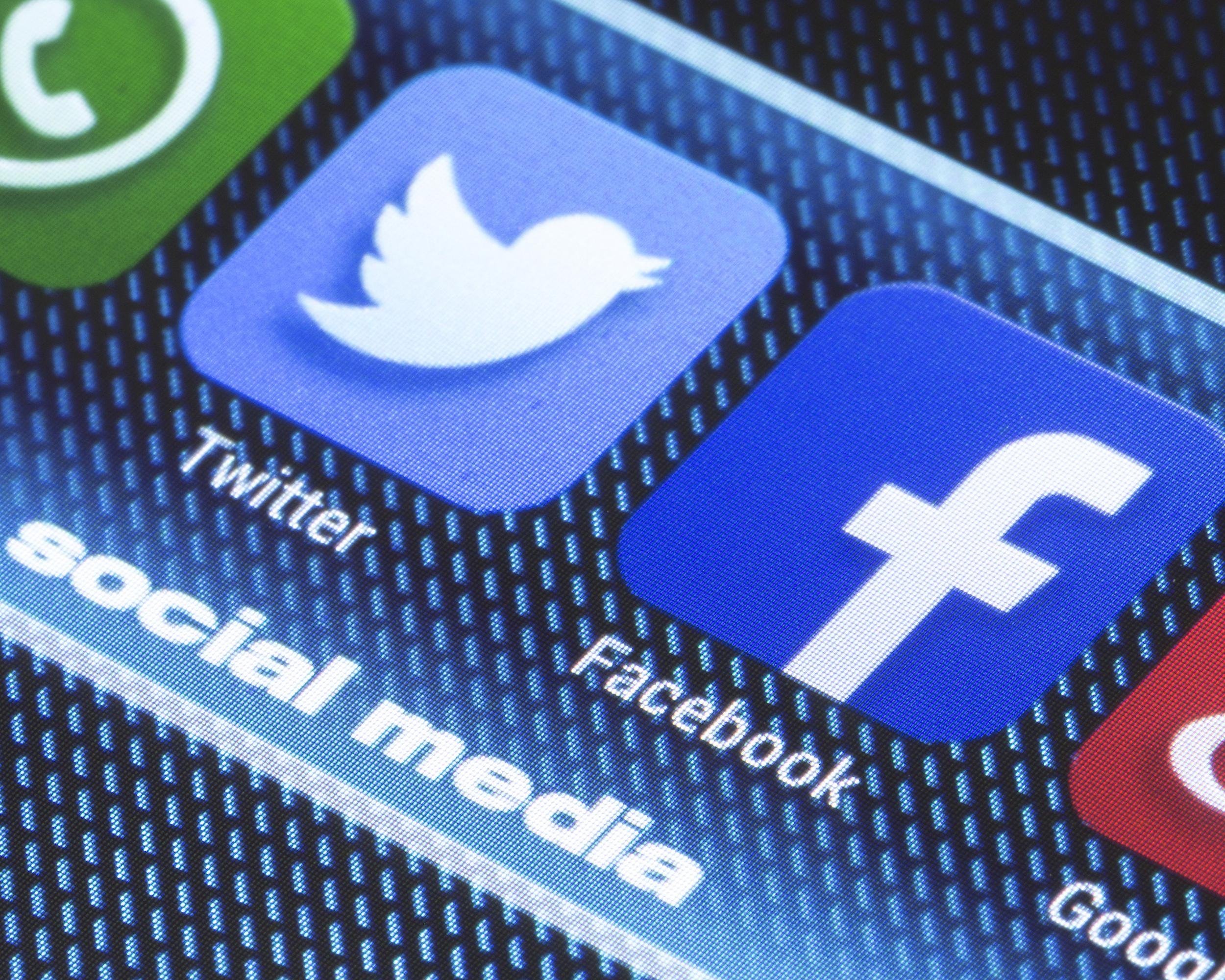 USE SOCIAL MEDIA TO FIND THE BEST DEALS