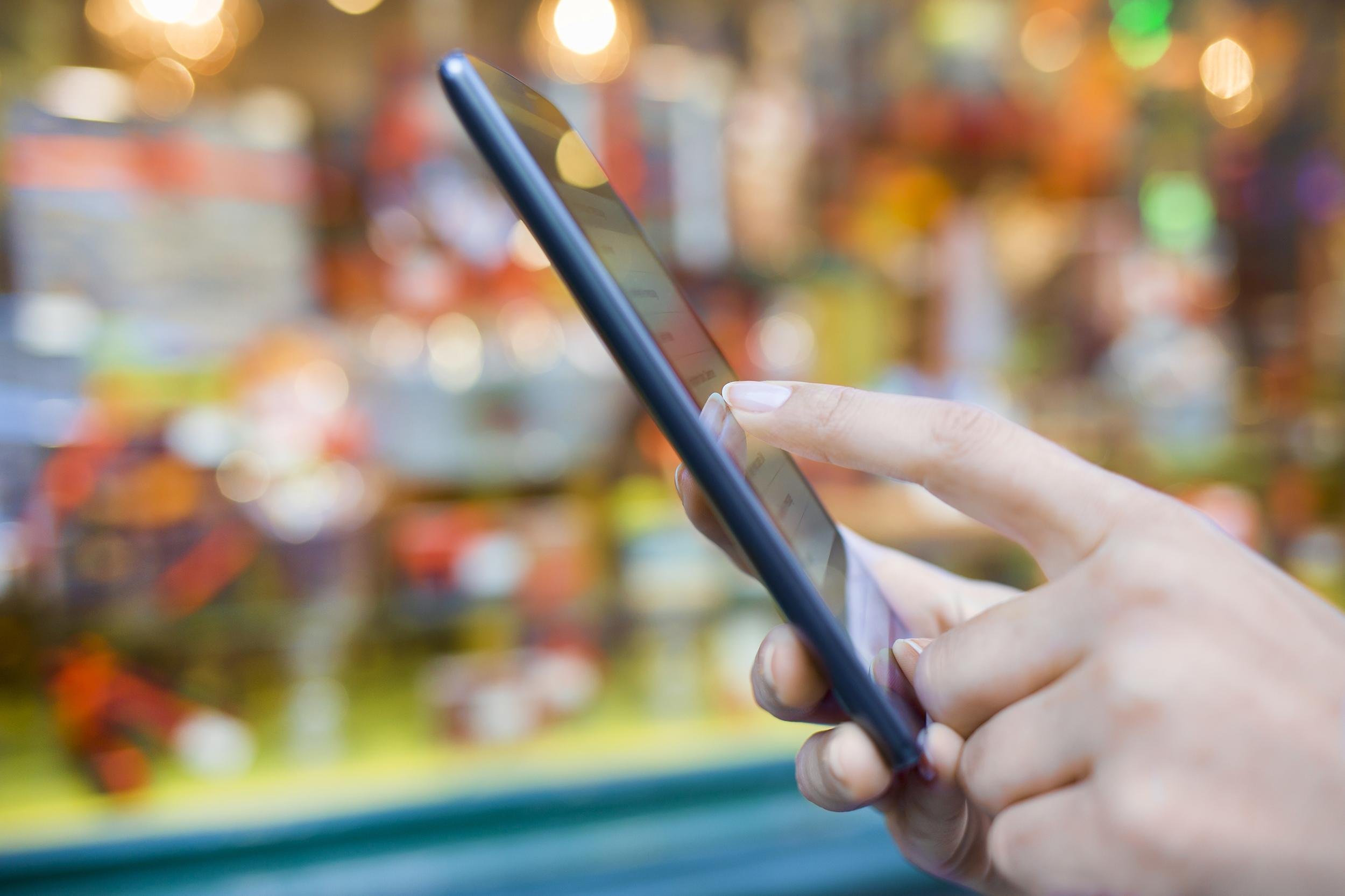 USE MOBILE APPS TO KEEP TRACK OF PURCHASES