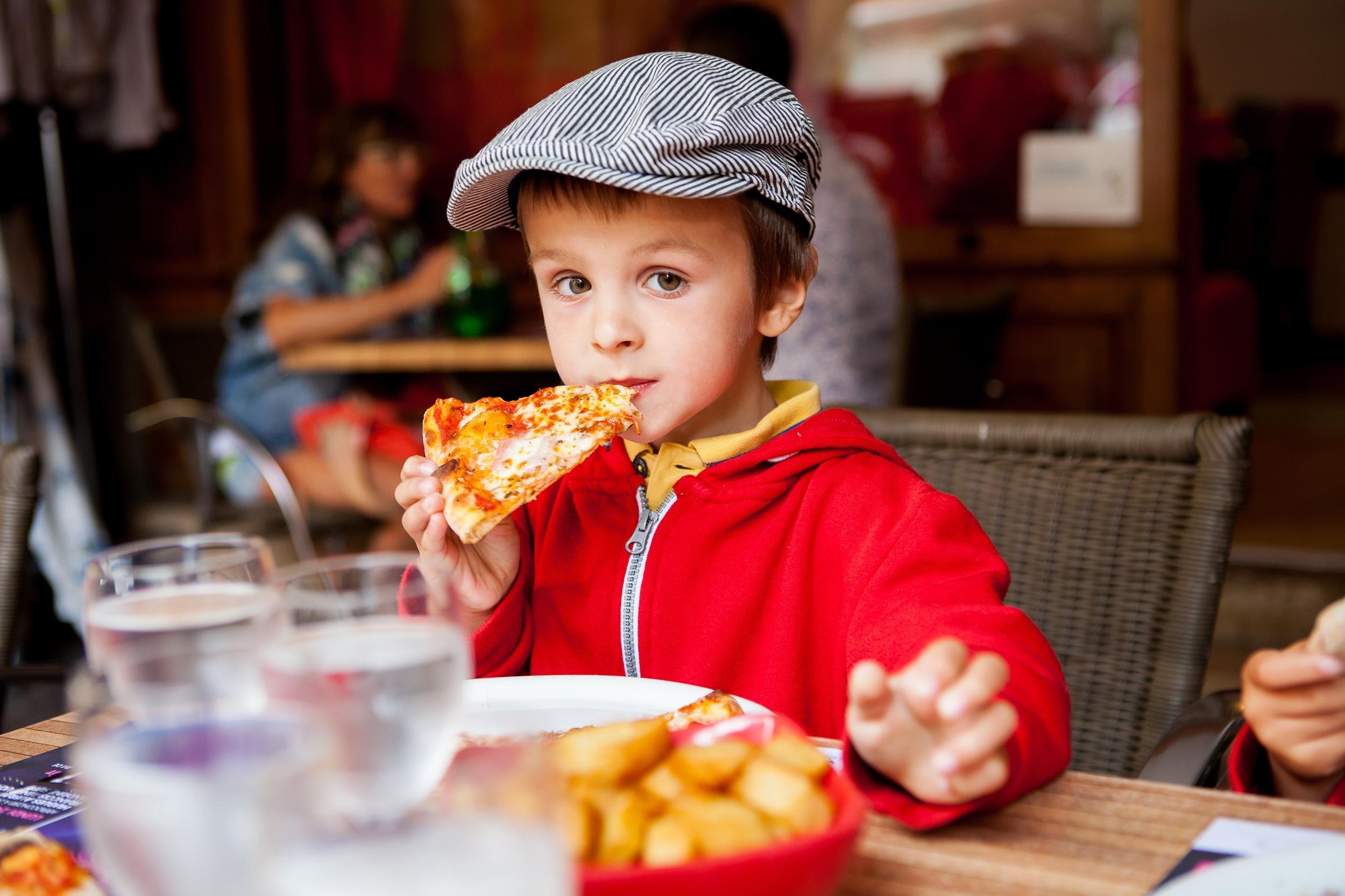 TRY KIDS-EAT-FREE NIGHTS