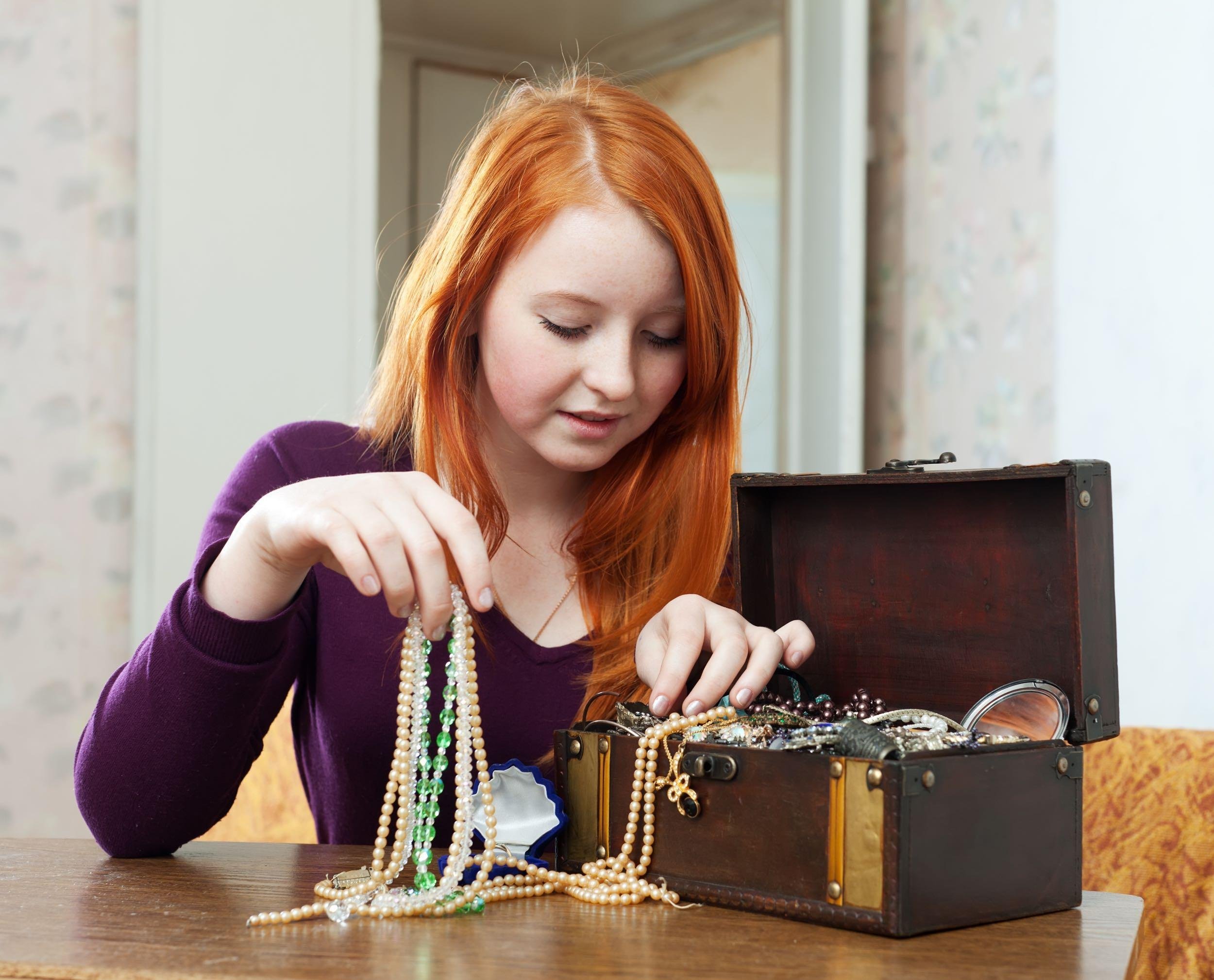 CHOOSE ACCESSORIES WISELY