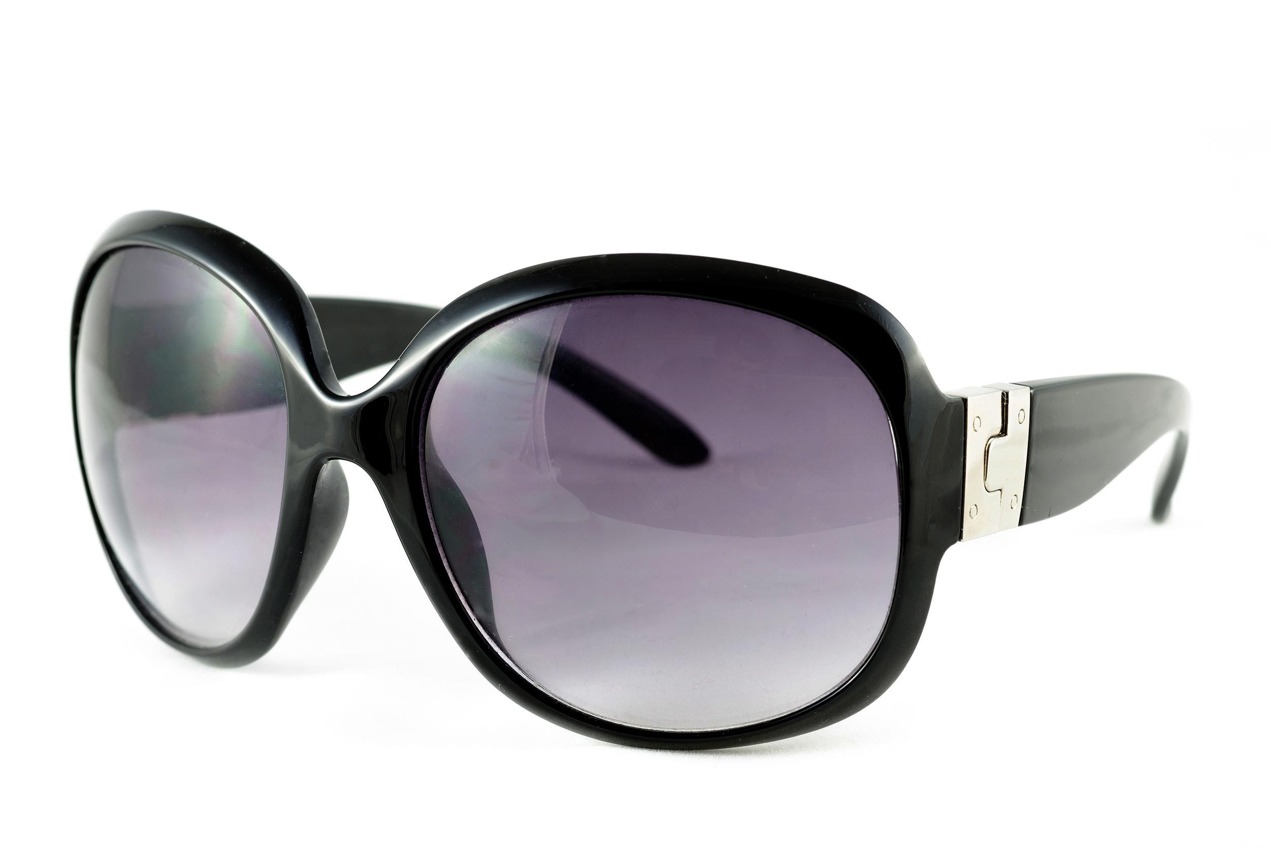 WEAR BLACK SUNGLASSES