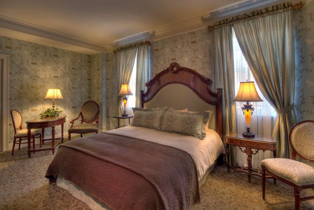 INDIANA: CHARLEY CREEK INN, WABASH