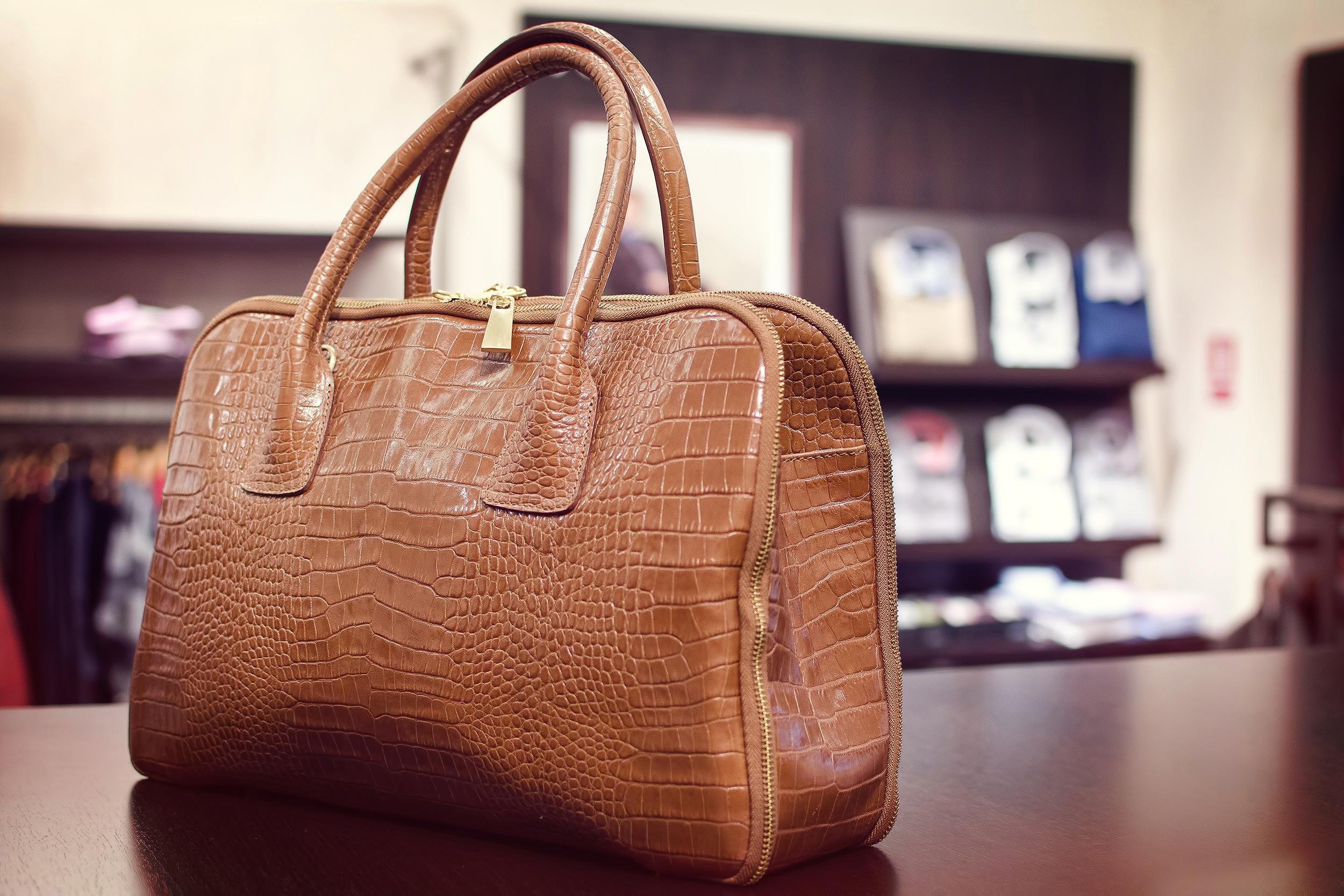 CHOOSE A STRUCTURED BAG