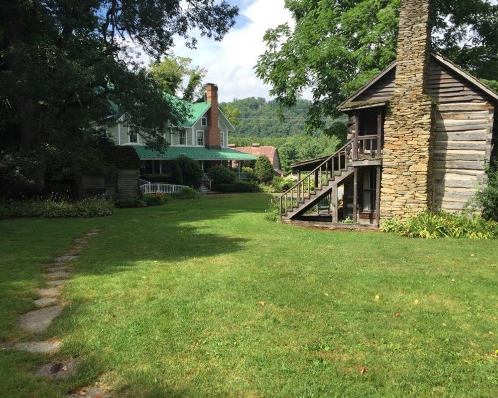 NORTH CAROLINA: MAST FARM INN, BANNER ELK