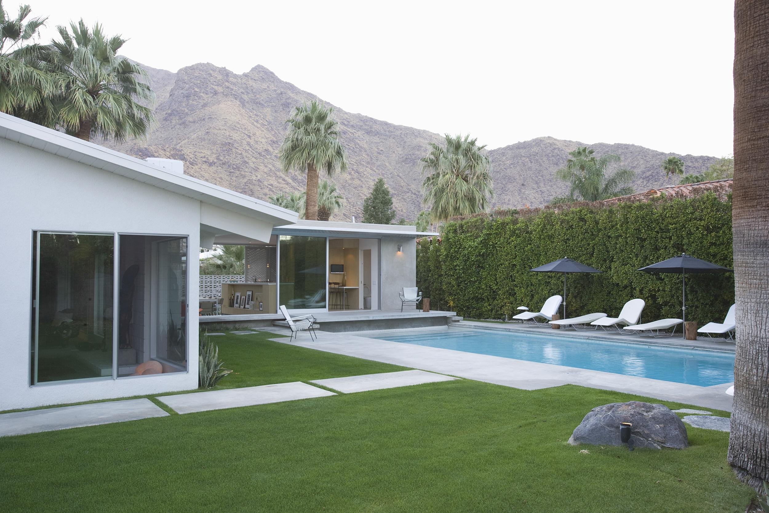 TAKE A MIDCENTURY MODERN ARCHITECTURE TOUR