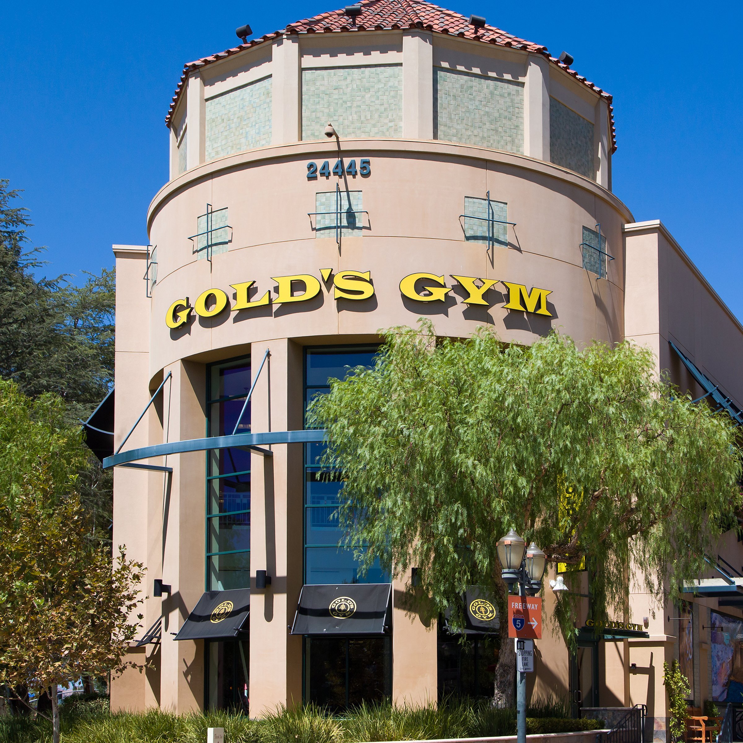 GOLD'S GYM