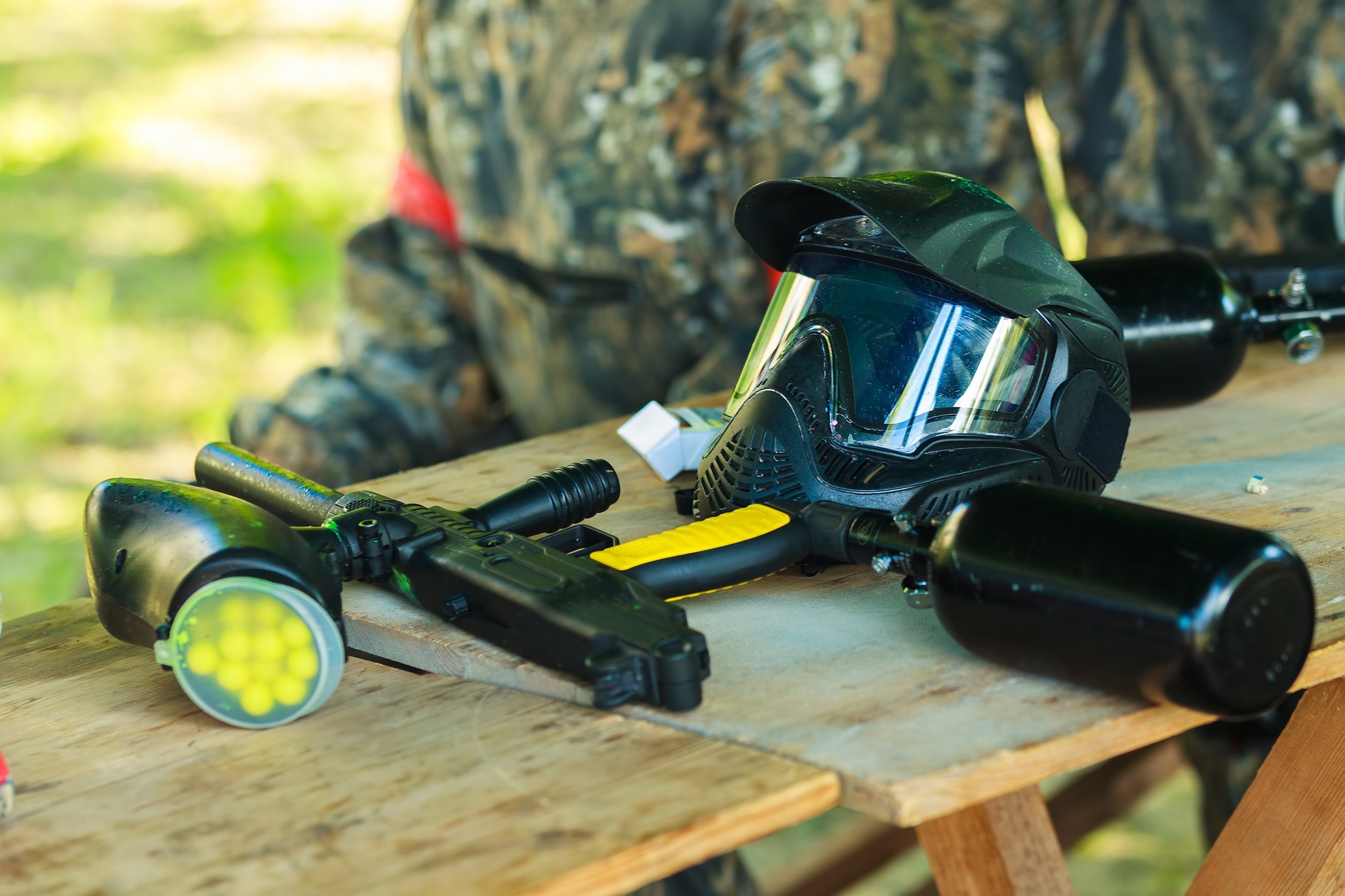 PLAY PAINTBALL