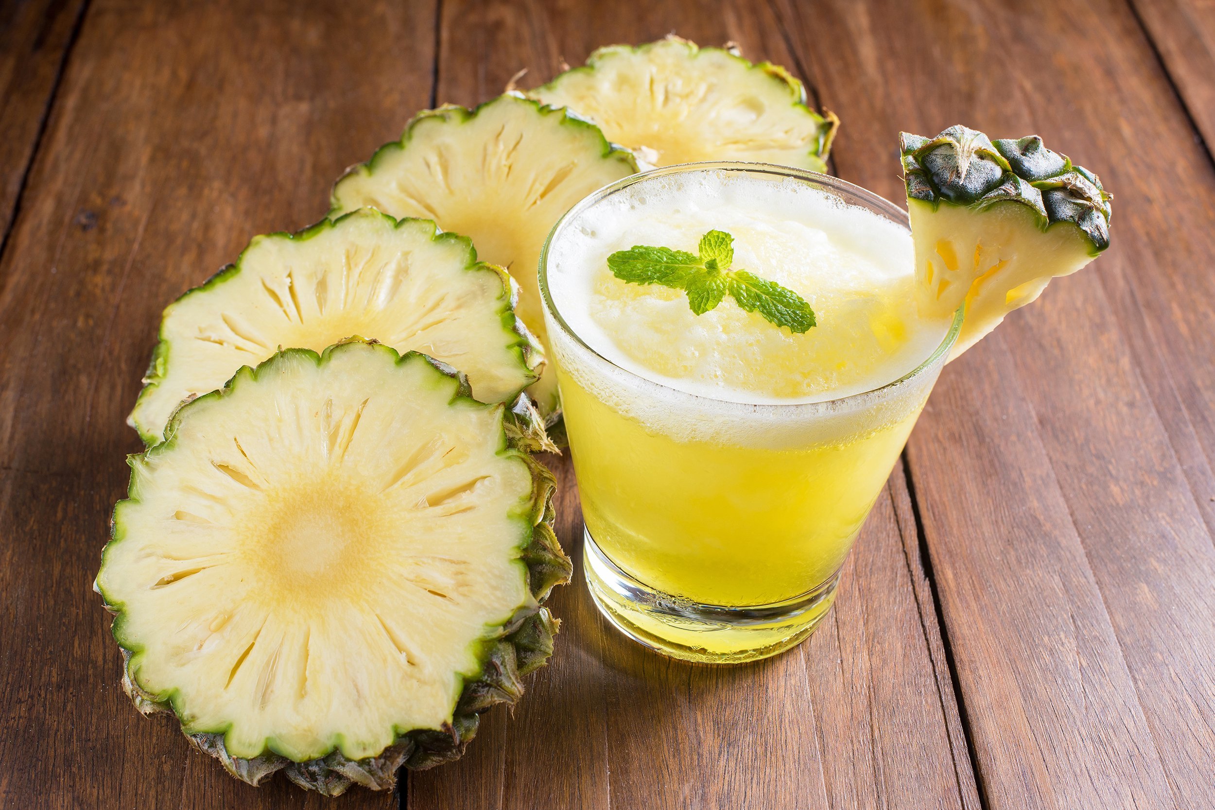 QUICK PINEAPPLE PUNCH