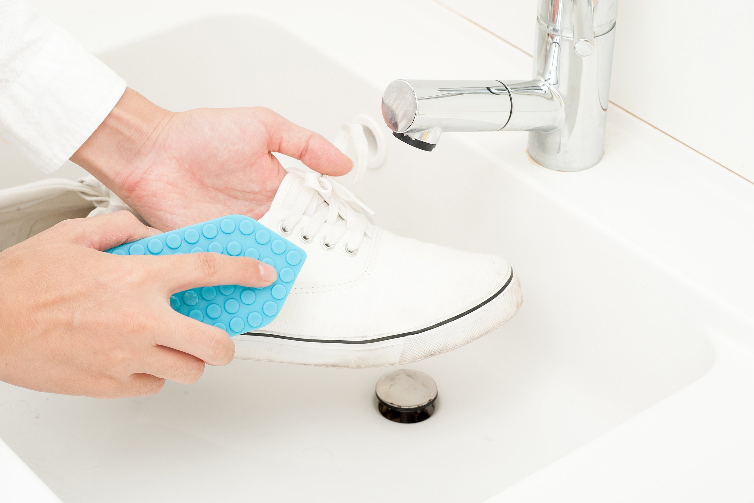 cleaning sneakers