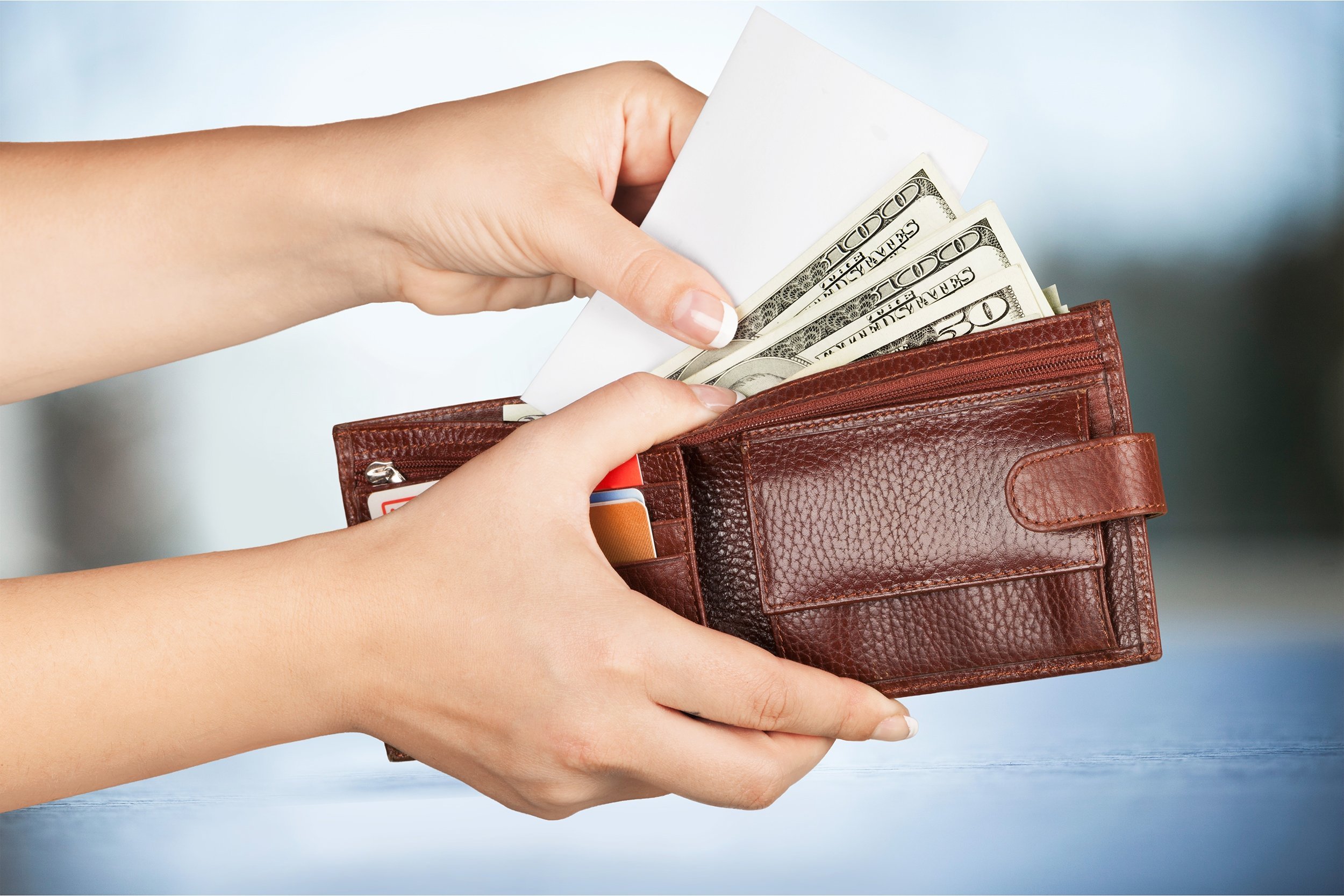paying with cash in wallet