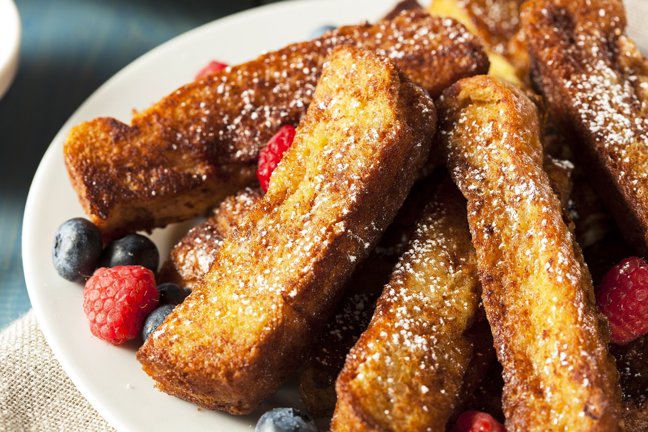 french toast sticks with berries
