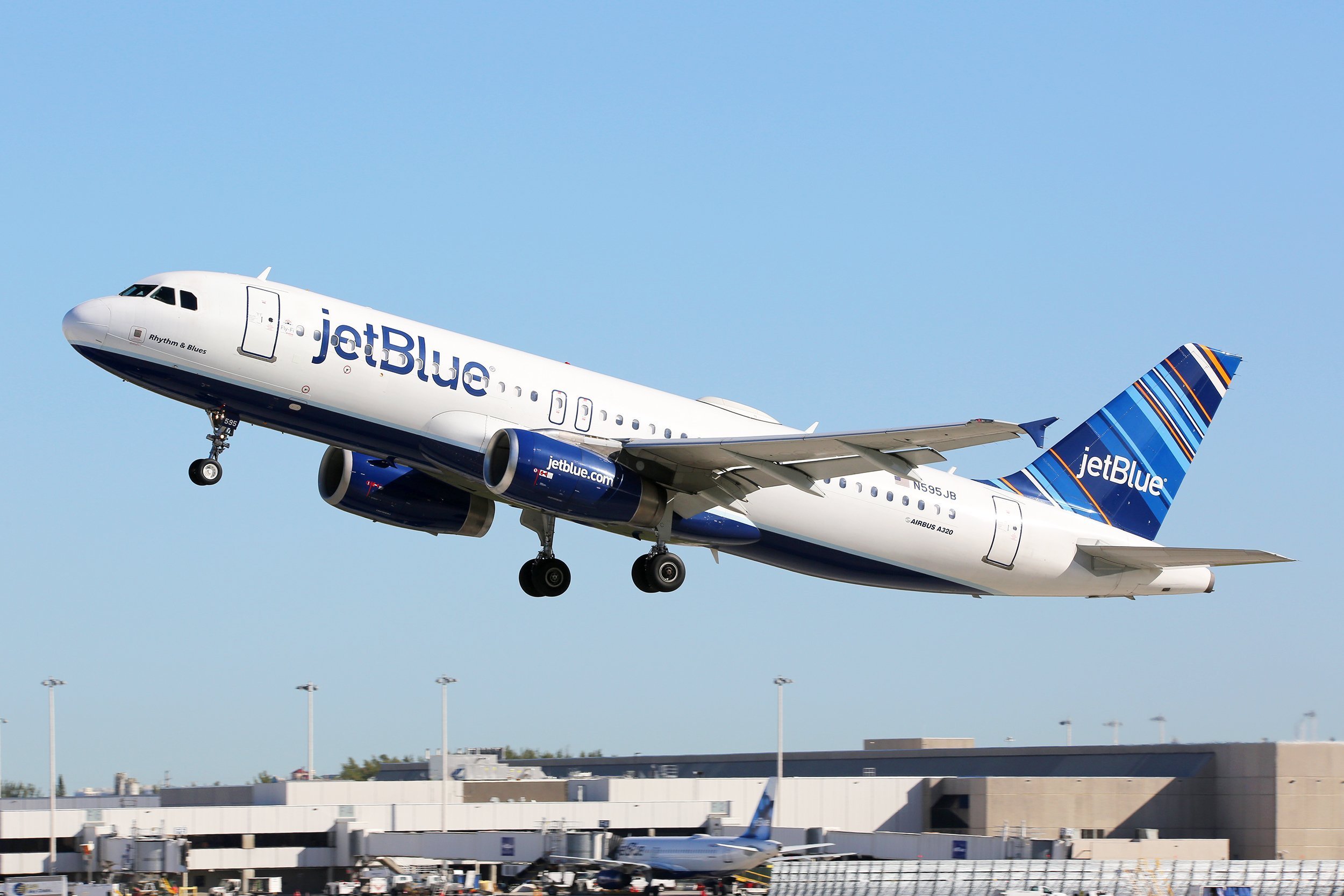Jetblue Airbus A320 taking off