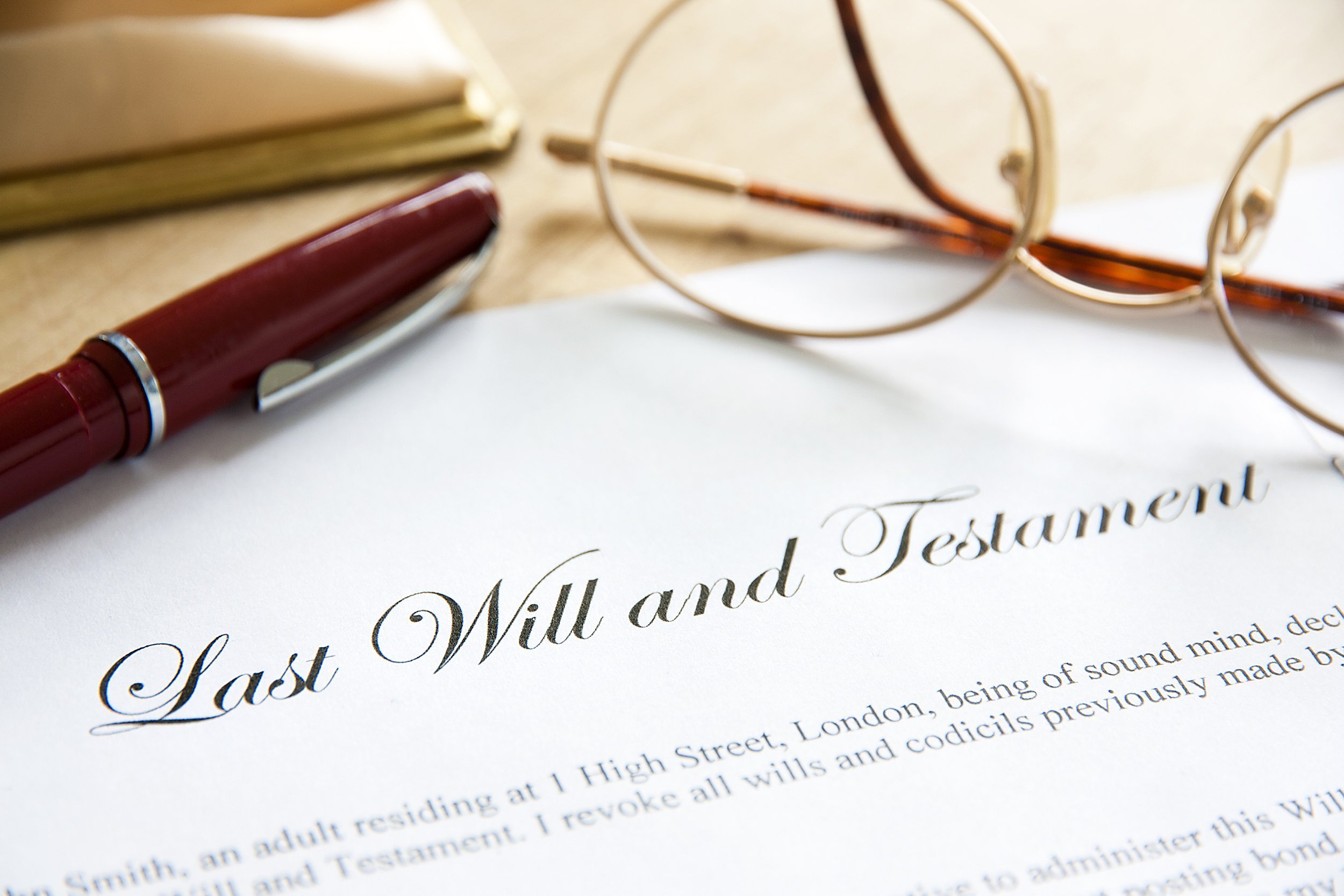 Last Will and Testament with spectacles and pen