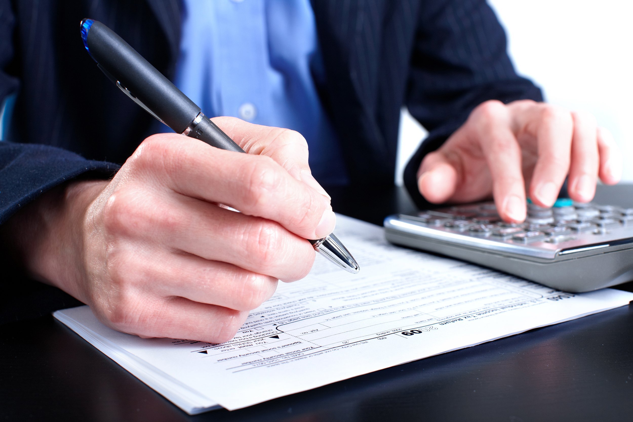 man filing the US Income Tax Return Form 1040