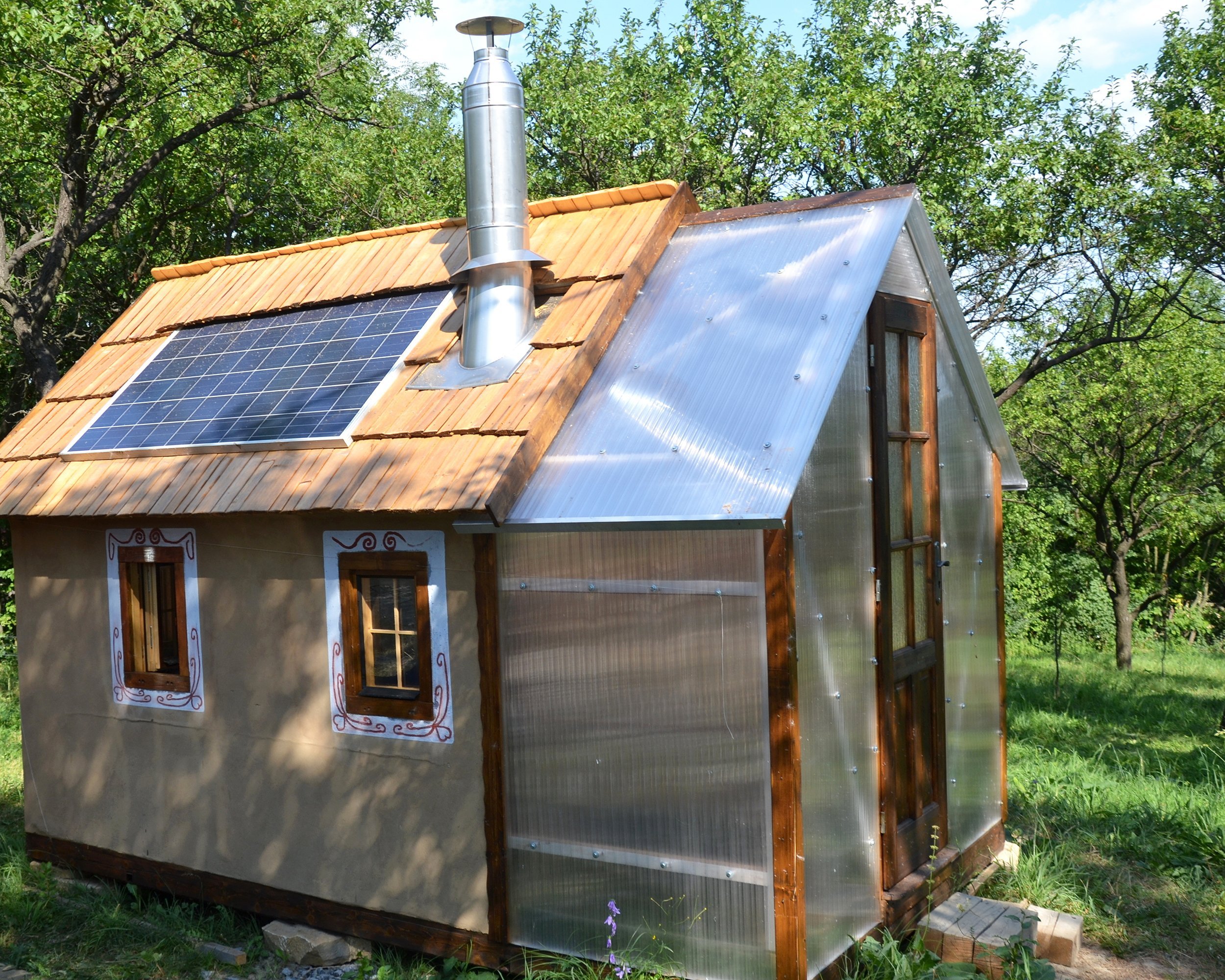 tiny mobile house in yard