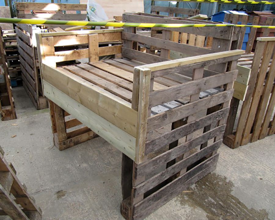 pallet bar in yard