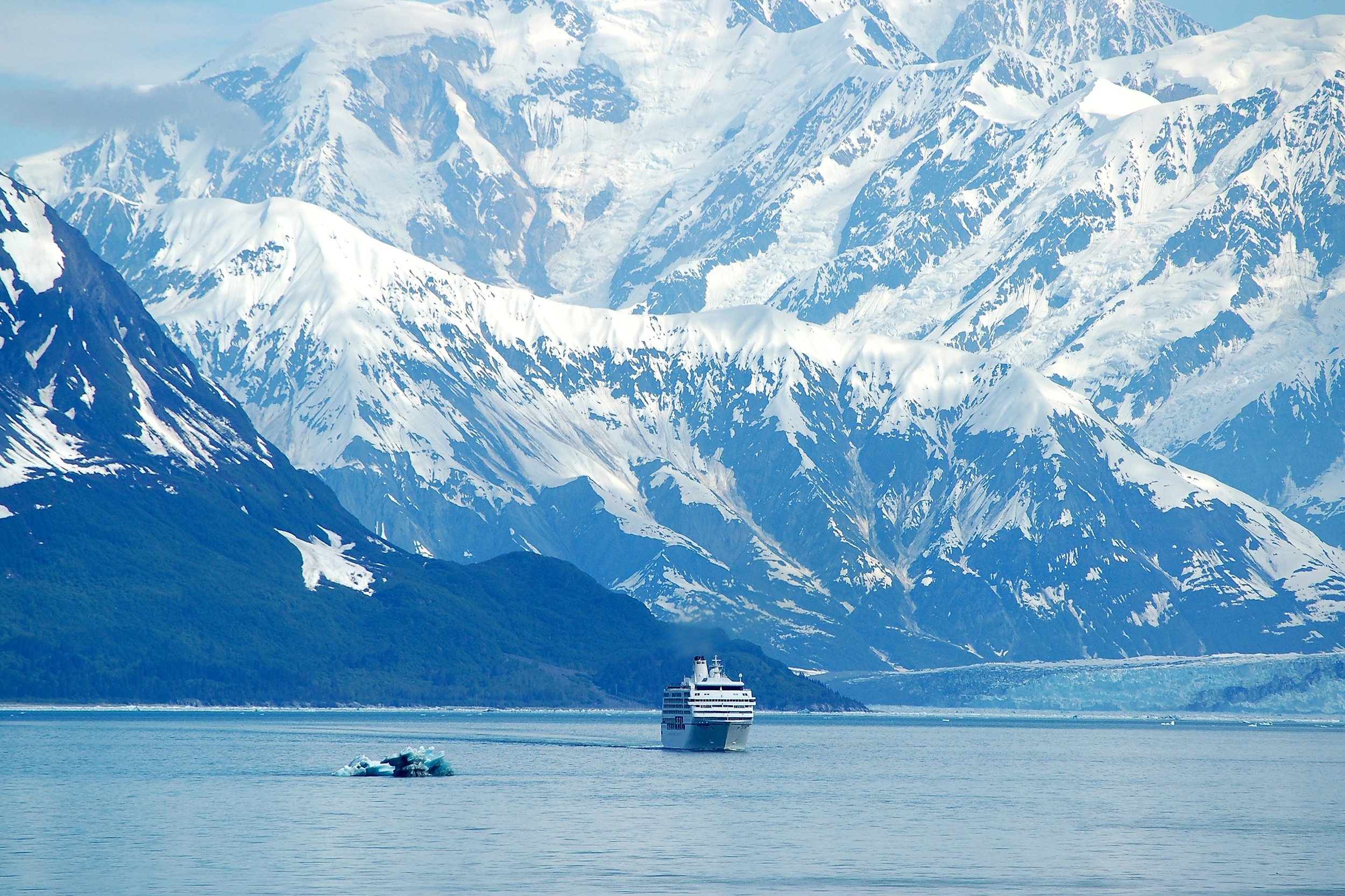 cruise ship leaving Hubbard Glacier