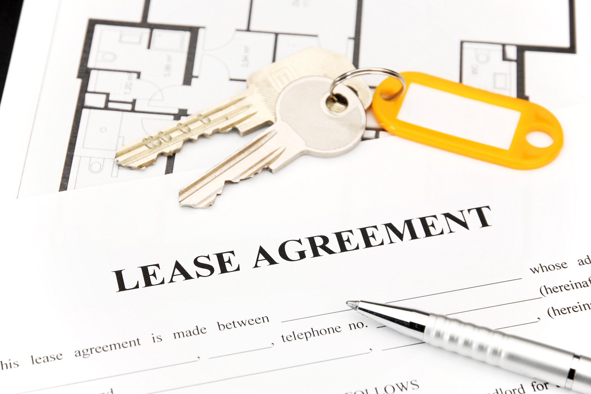 lease agreement document with keys and pen