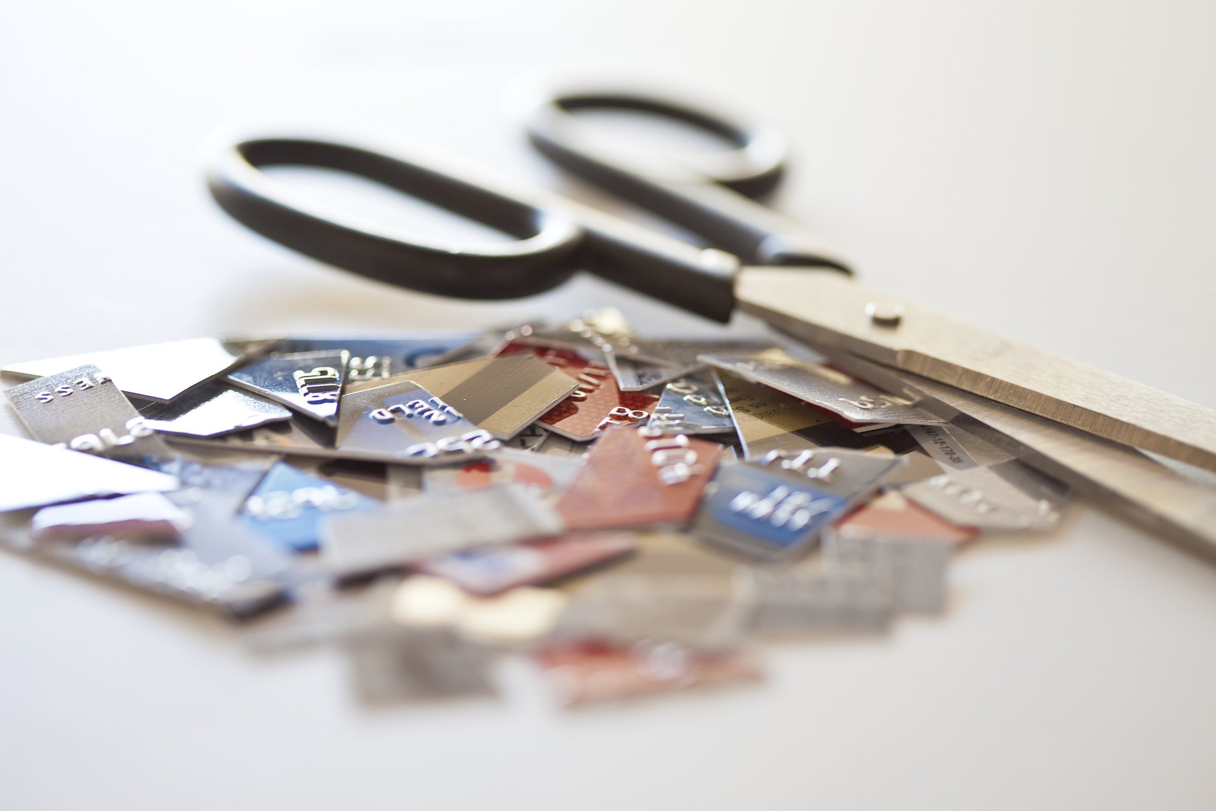 cut credit cards and sissors