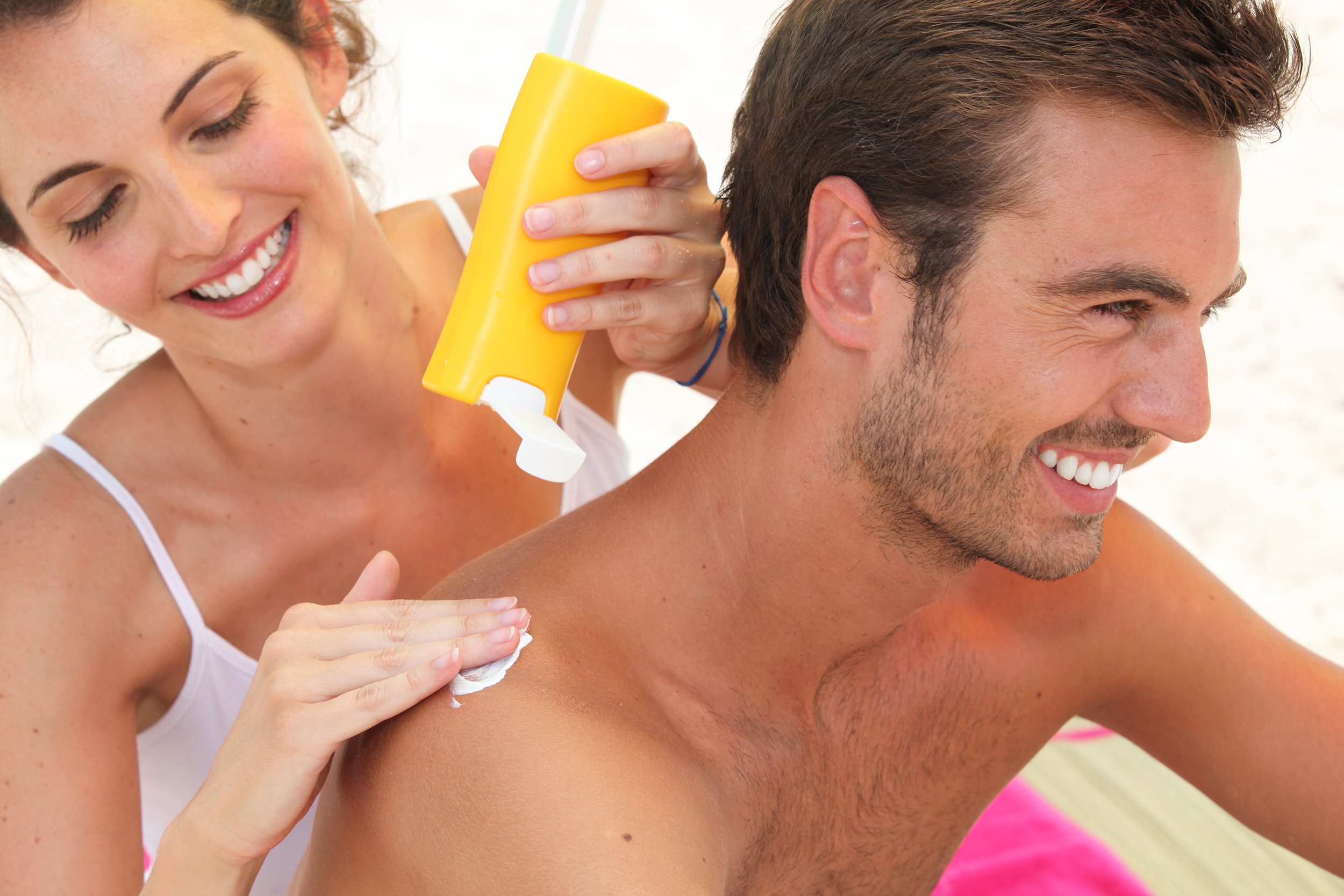 couple applying sunscreen