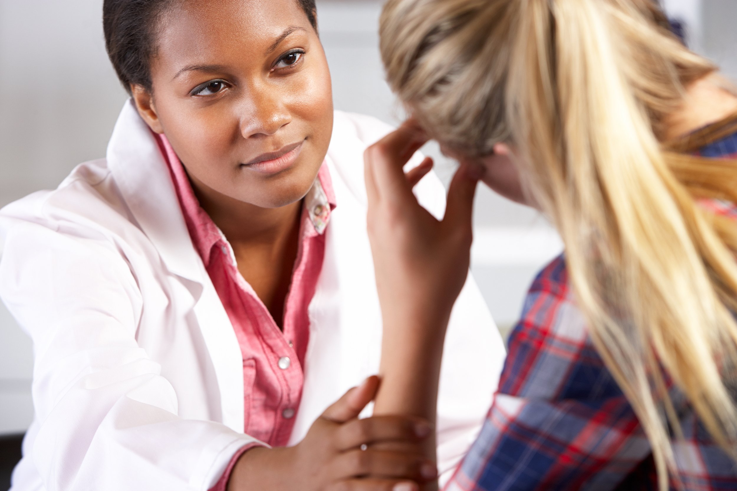 teenage girl get counseling from doctor
